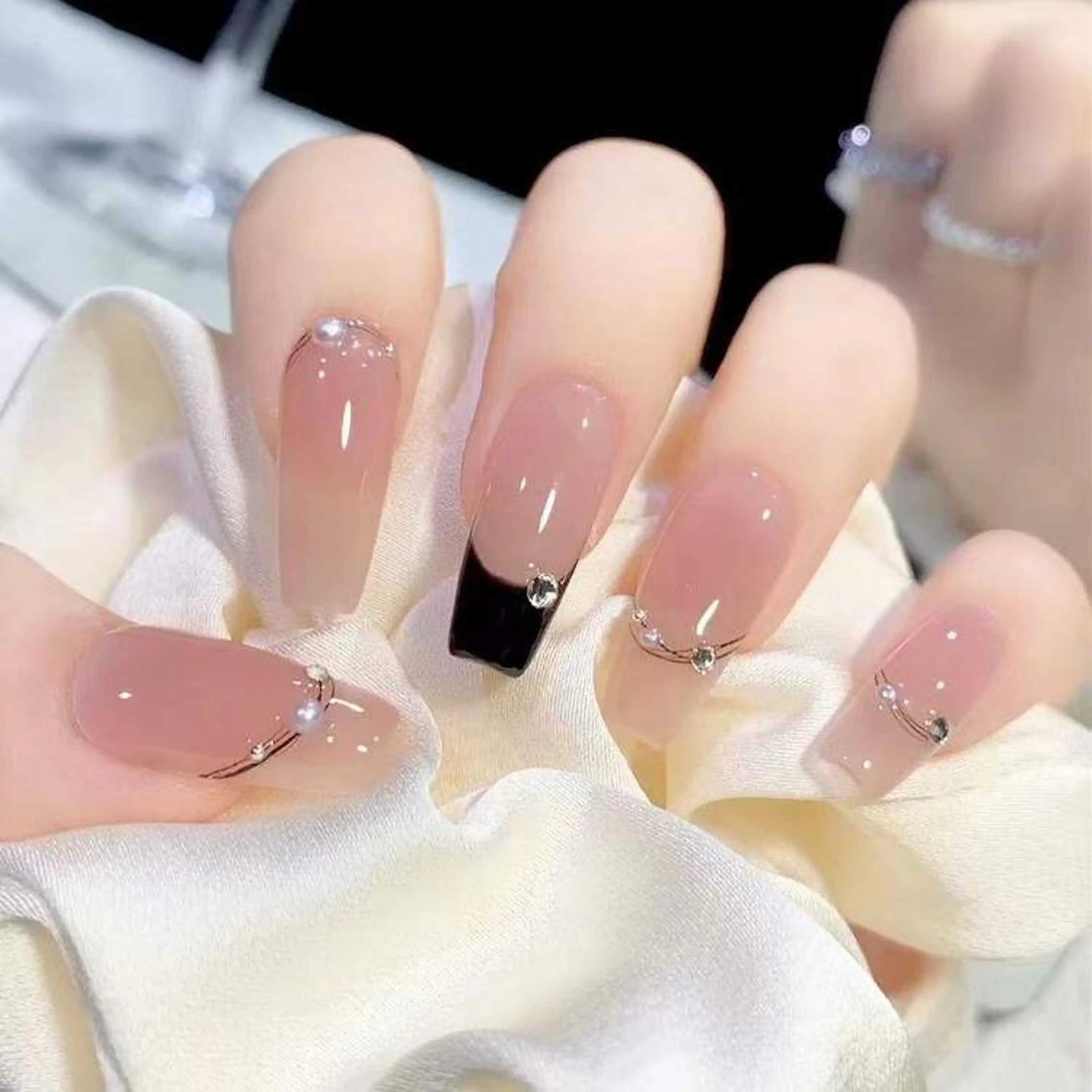 ネイル ハンドネイル MoonNail ユリ🌸のネイルデザイン
