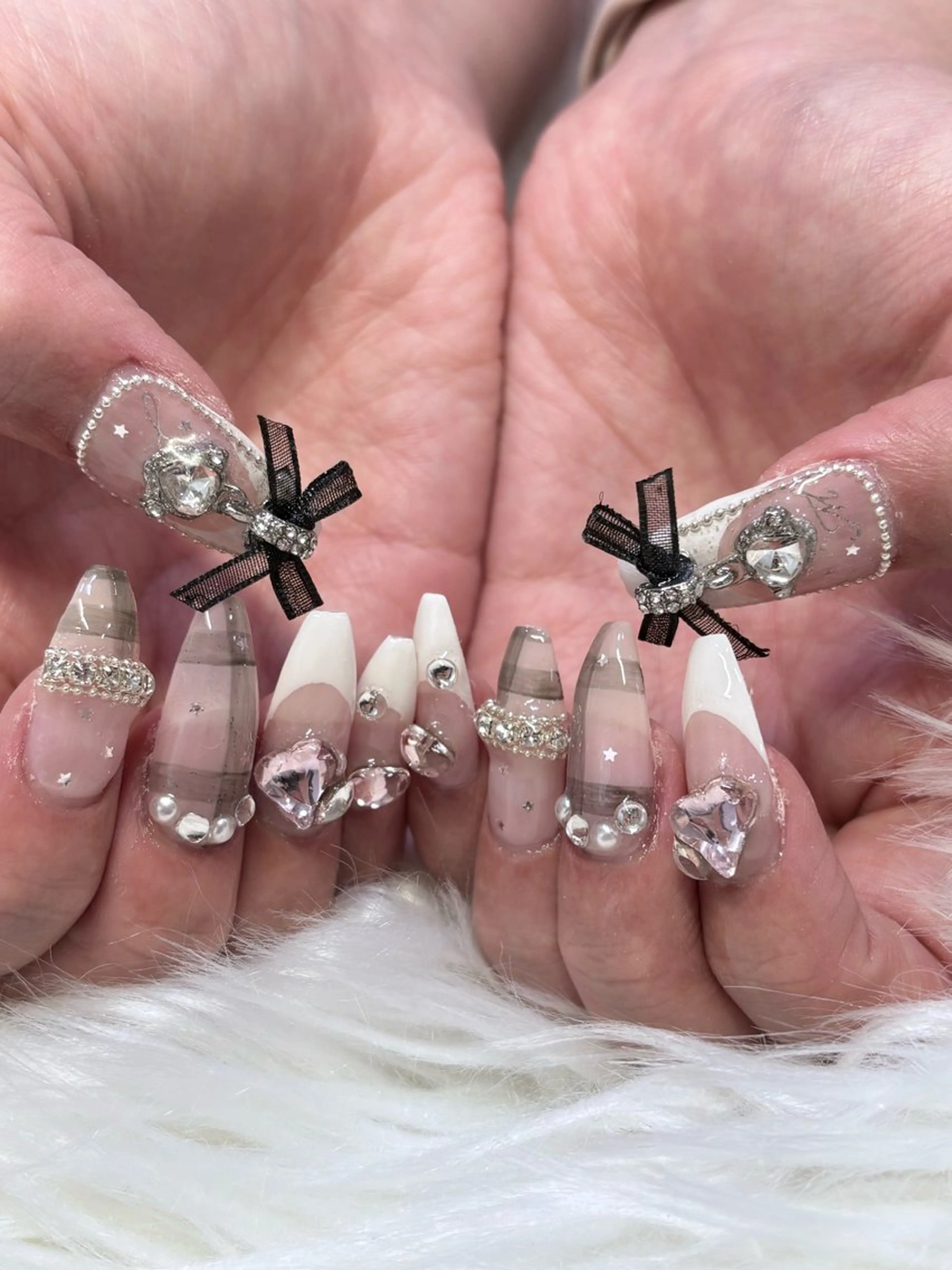 ネイル ハンドネイル さゆり￤推しキャラ ￤ロングネイル🩷のネイルデザイン