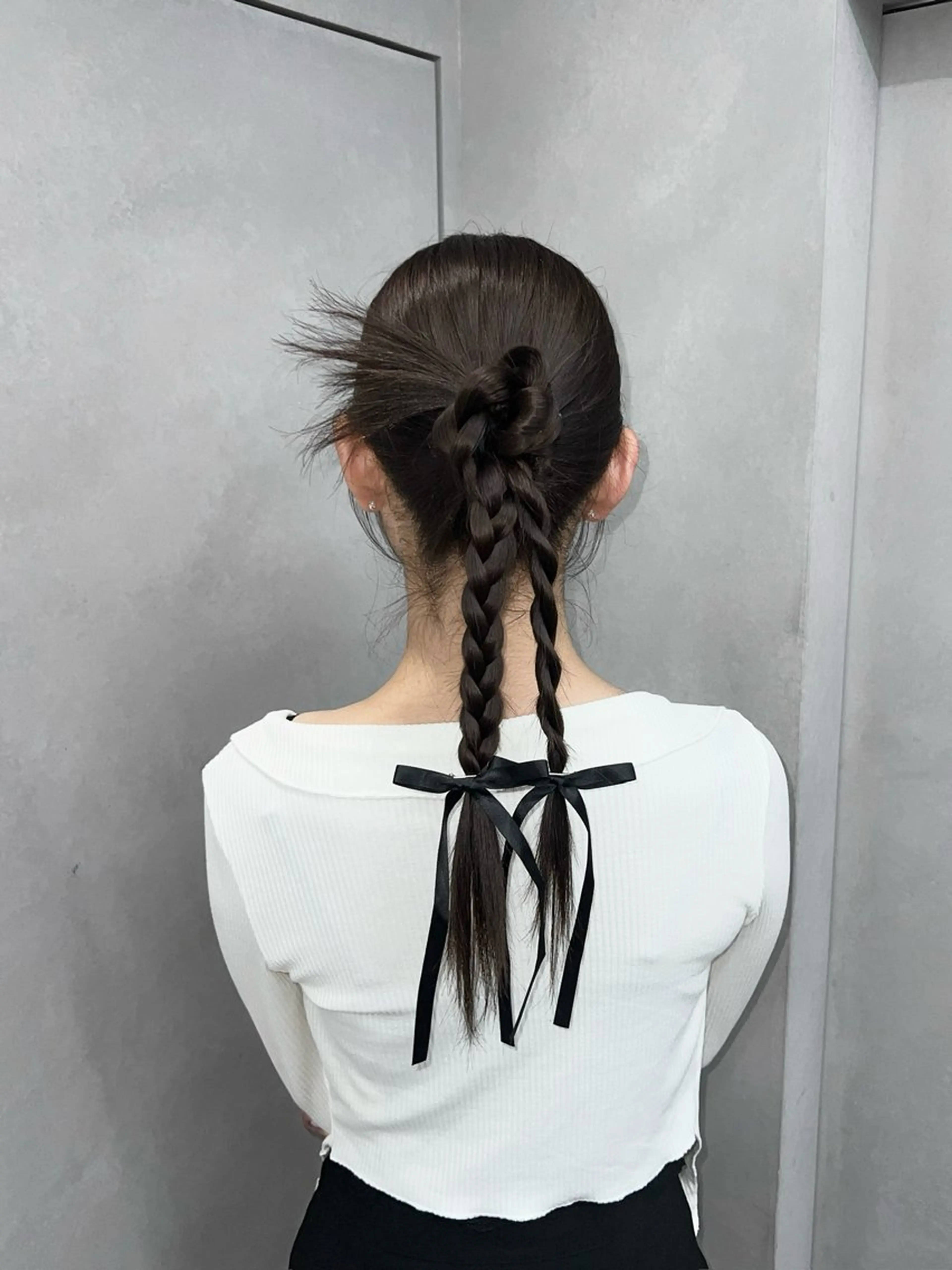 ヘアアレンジ ミルクティーベージュ オリーブグレージュのヘアスタイル