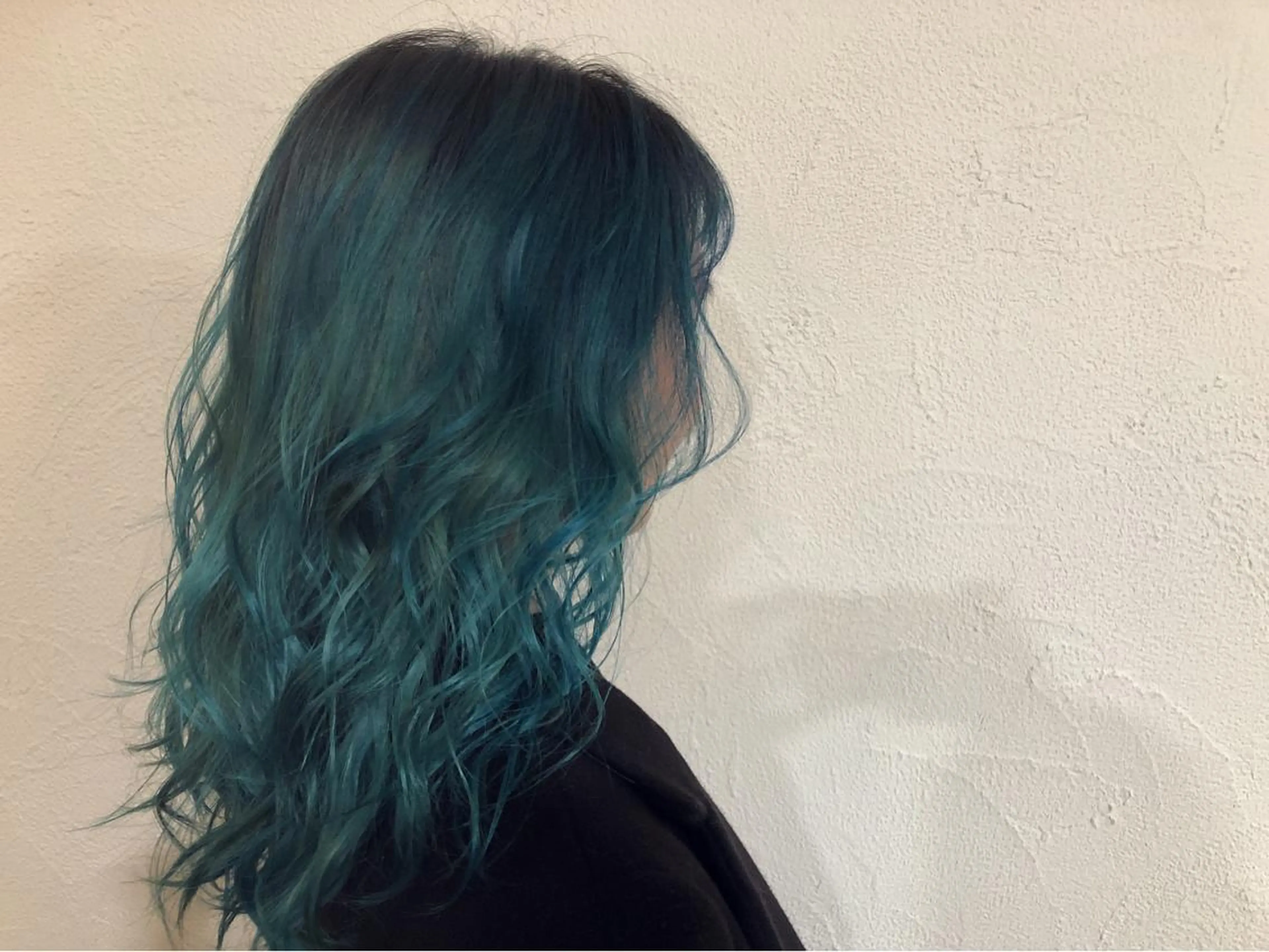 カラー エメラルドグリーン グラデーションカラー ネイビーカラー パ ルのヘアスタイル