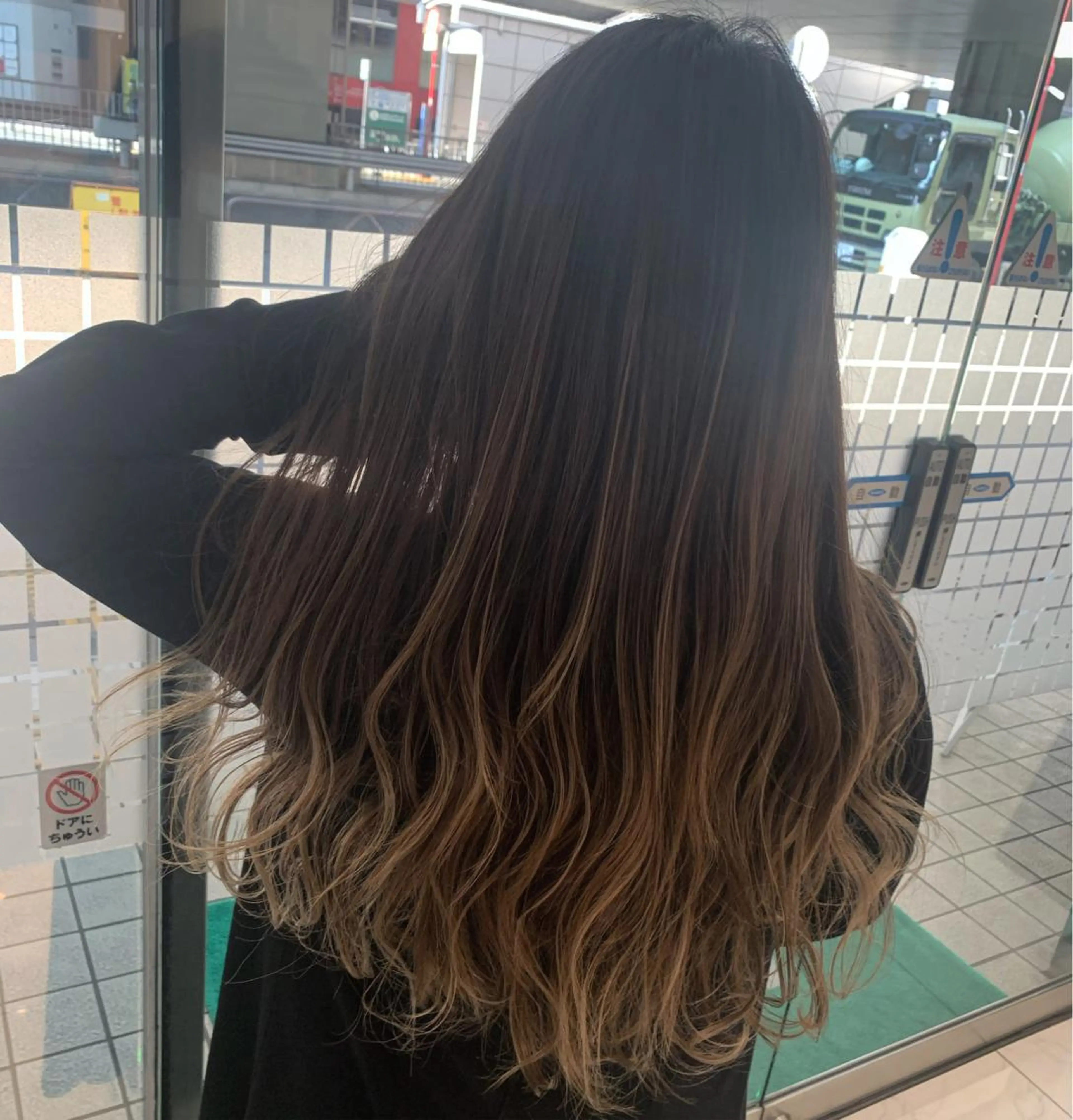 ロング カラー バレイヤージュ レイヤーカット カット ヘアカラー ブリーチ/バレイヤ ージュ川端裕司のヘアスタイル