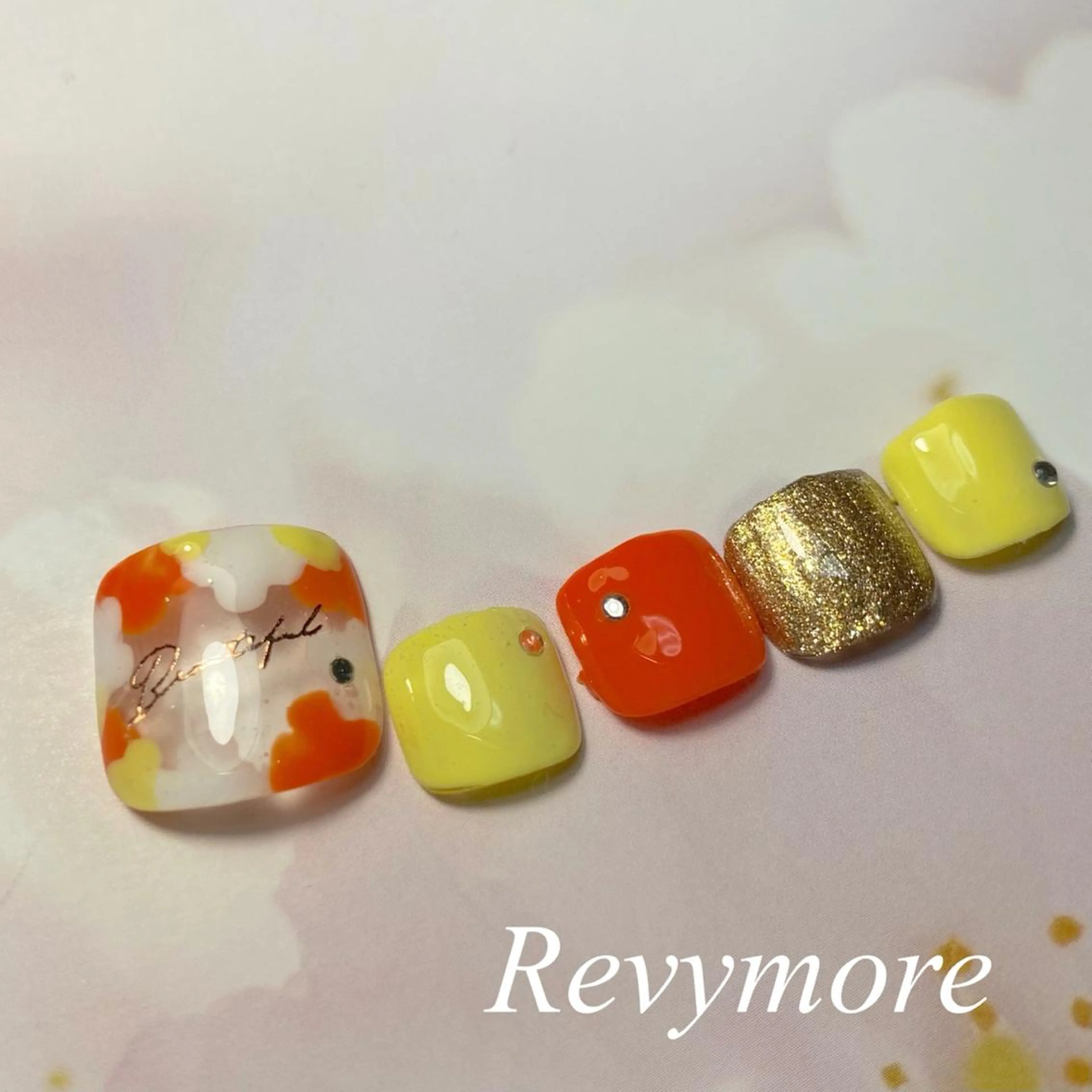 ショート ネイル ジェルネイル レース ニュアンスネイル オフィスネイル シンプルネイル nail salon Revymoreのネイルデザイン