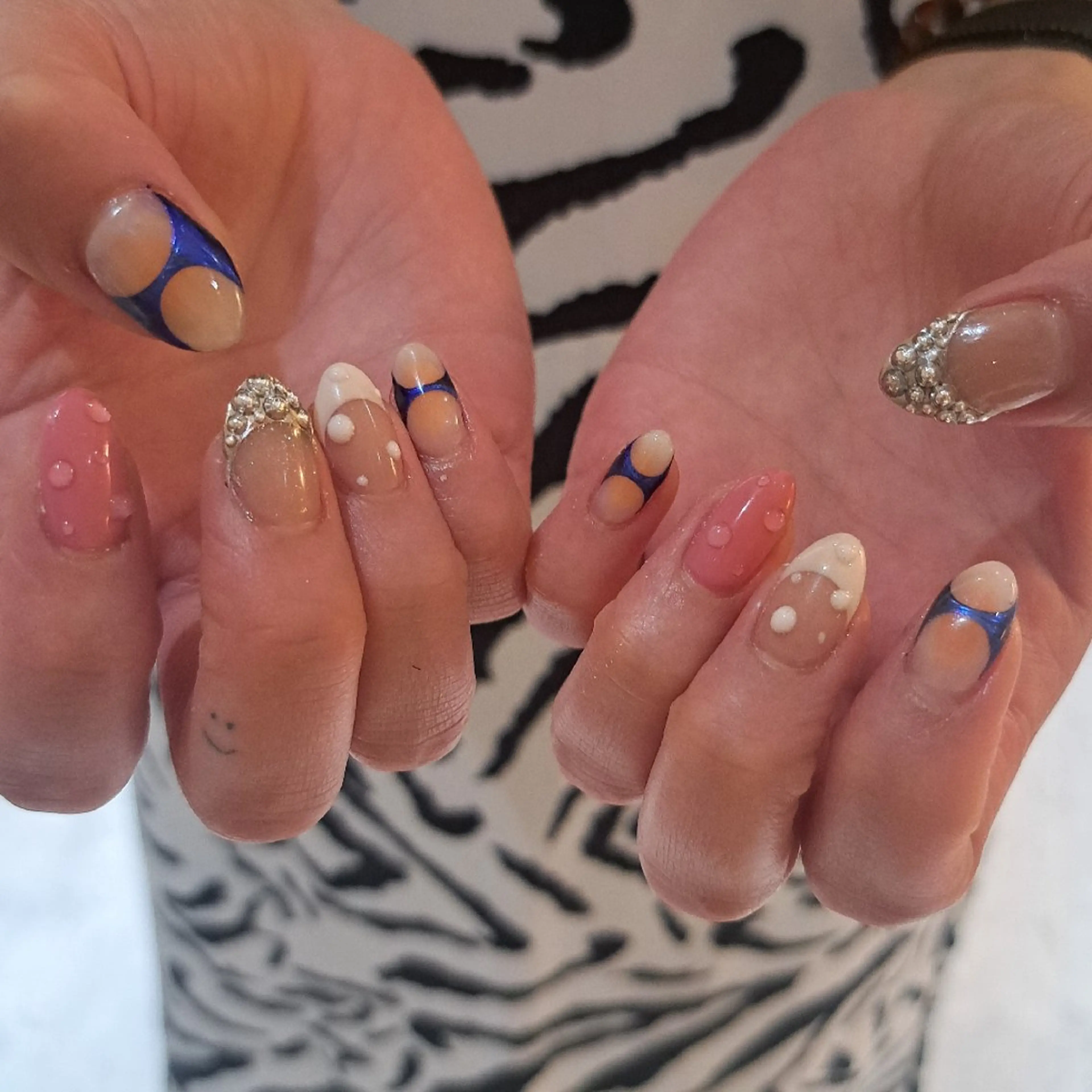 ネイル アートネイル フレンチネイル ジェルネイル 持ち込み Nail mood デザイン持ち込みokのネイルデザイン