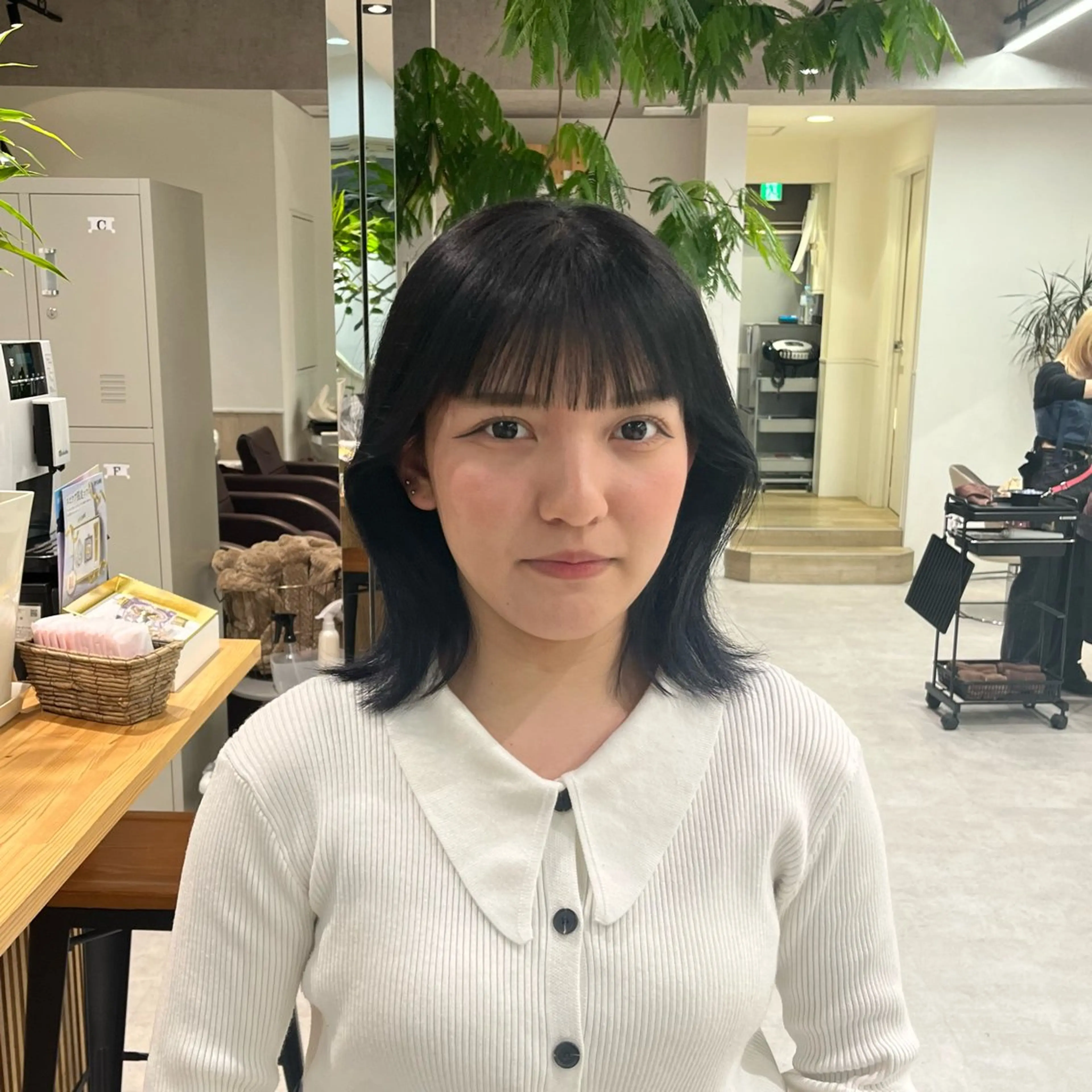 ミディアム くびれヘア カット ヘアカラー omocha umiのヘアスタイル