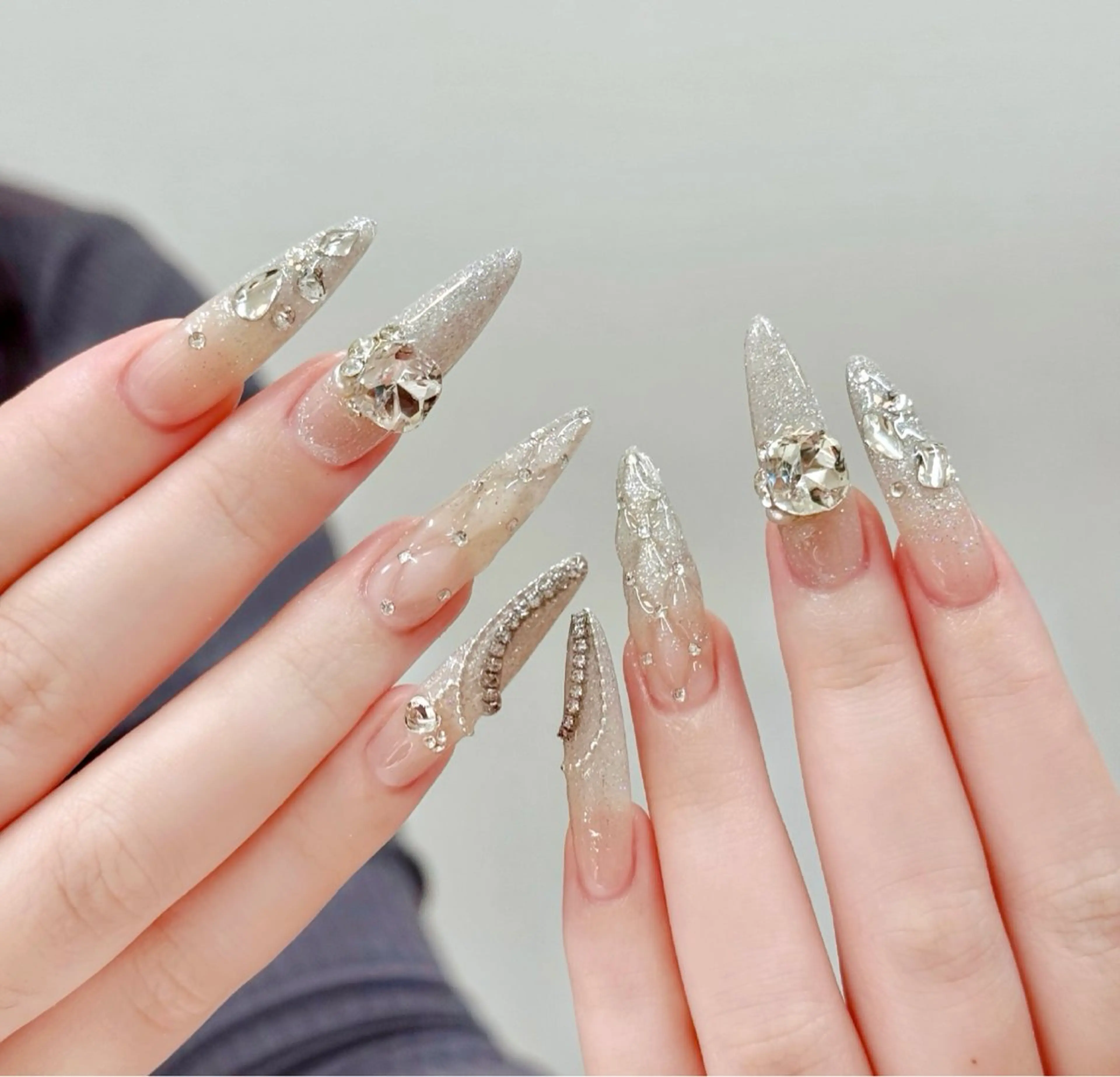 ネイル オーロラネイル ブルー チークネイル フットネイル フレンチネイル ハンドネイル REI NAのネイルデザイン