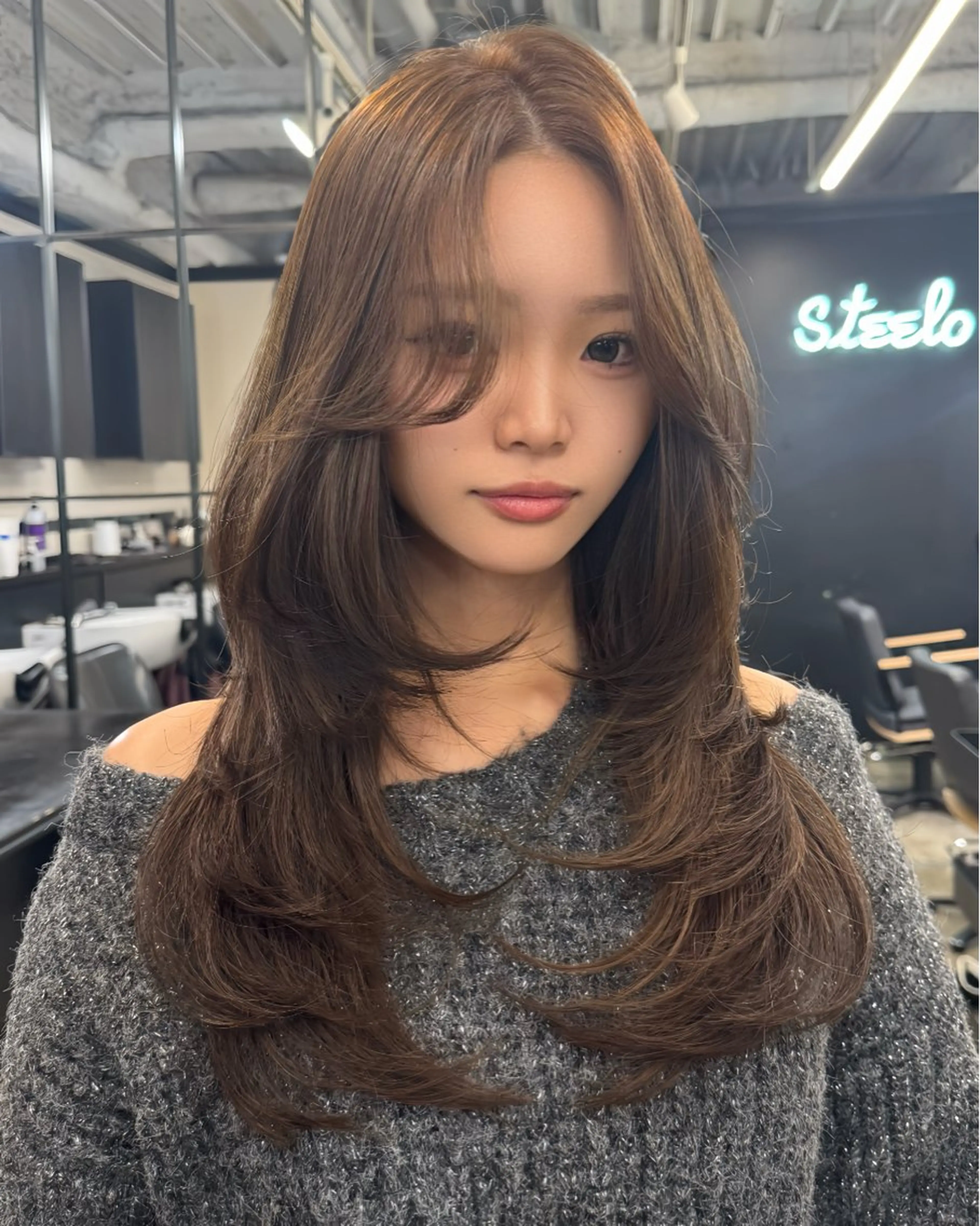 ロング カラー アッシュ ベージュカラー ブリーチ ダブルカラー ブリーチなしカラー ヘアカラー トリートメント 🌟小顔レイヤー× 赤み消し透明感カラーのヘアスタイル