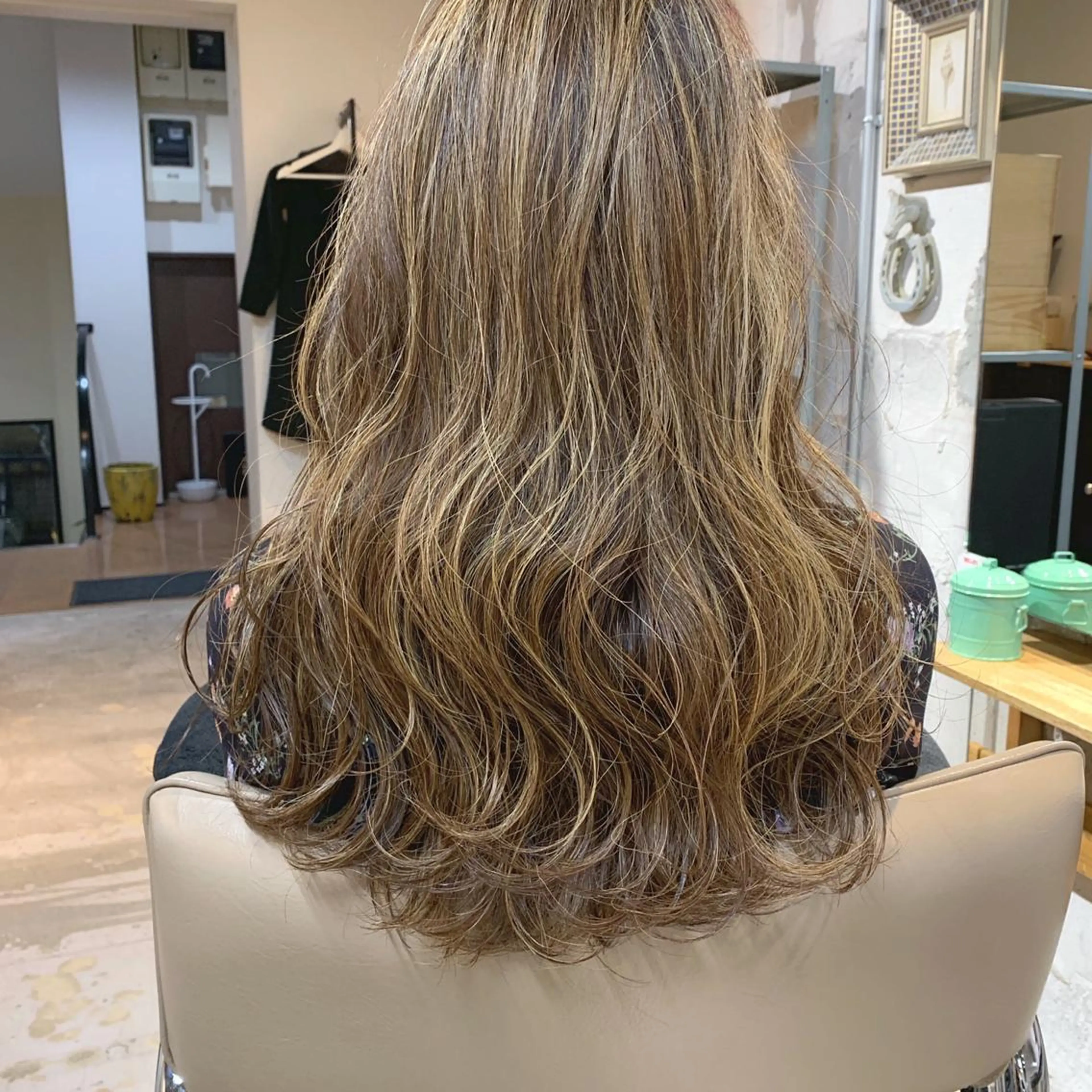 ロング カラー ハイライトカラー ハイライト 佐藤 慎哉のヘアスタイル