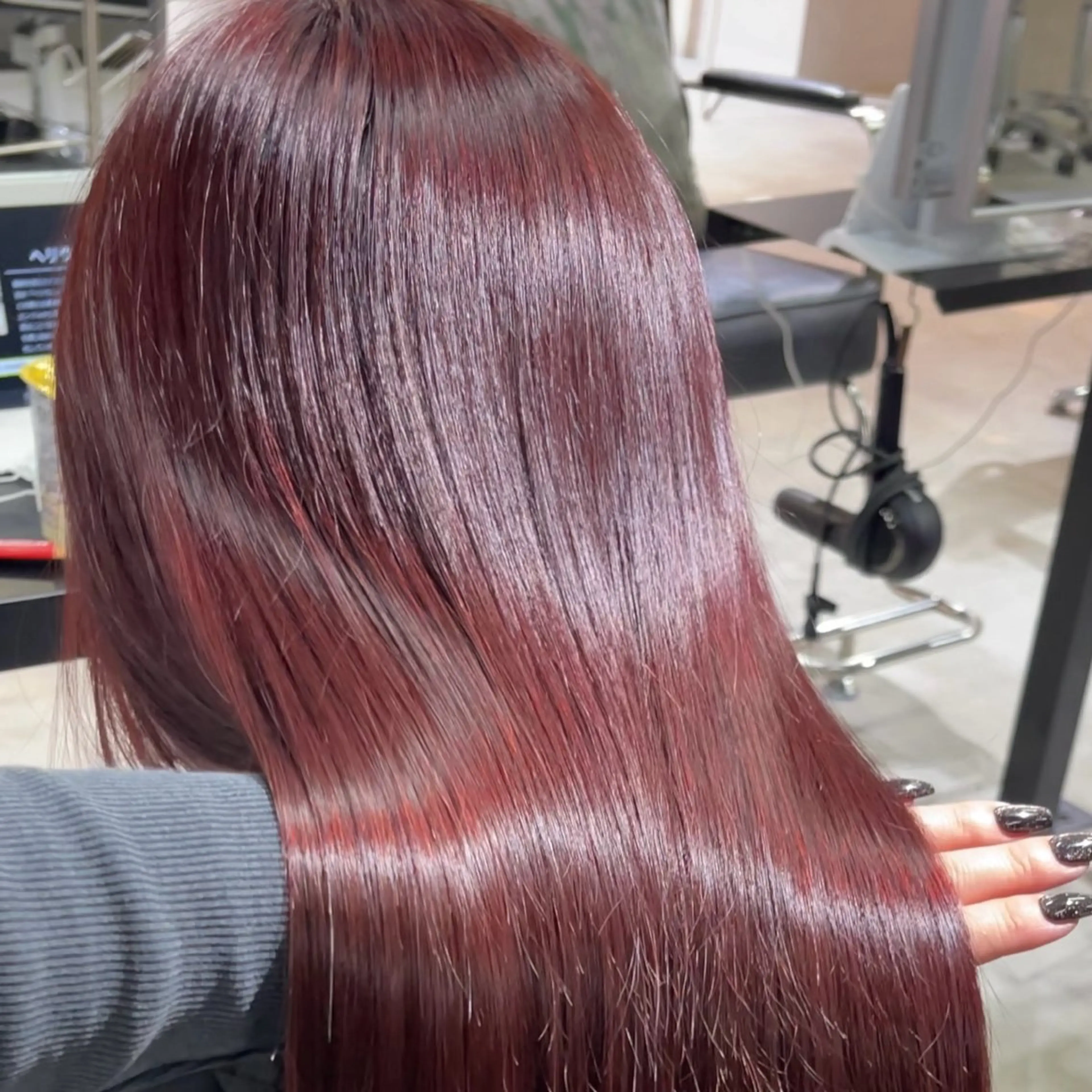 ロング カラー レッドカラー カット ヘアカラー 🎀ミルクティー/暖 色×レイヤー/マリアのヘアスタイル