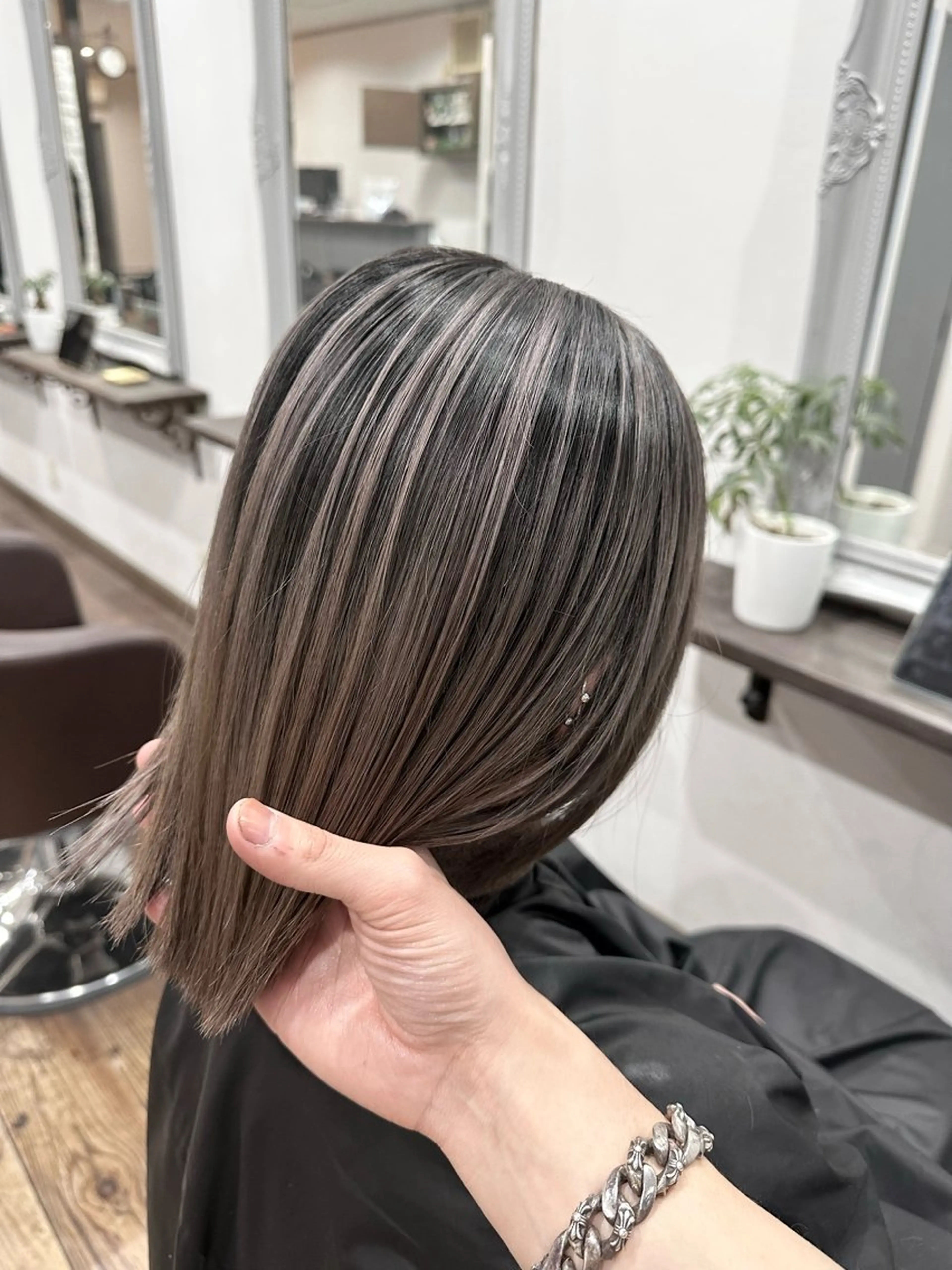 ミディアム レイヤーカット カット ヘアカラー トリートメント _White広島所属・バレイヤージュ 隅中秀弥のヘアスタイル