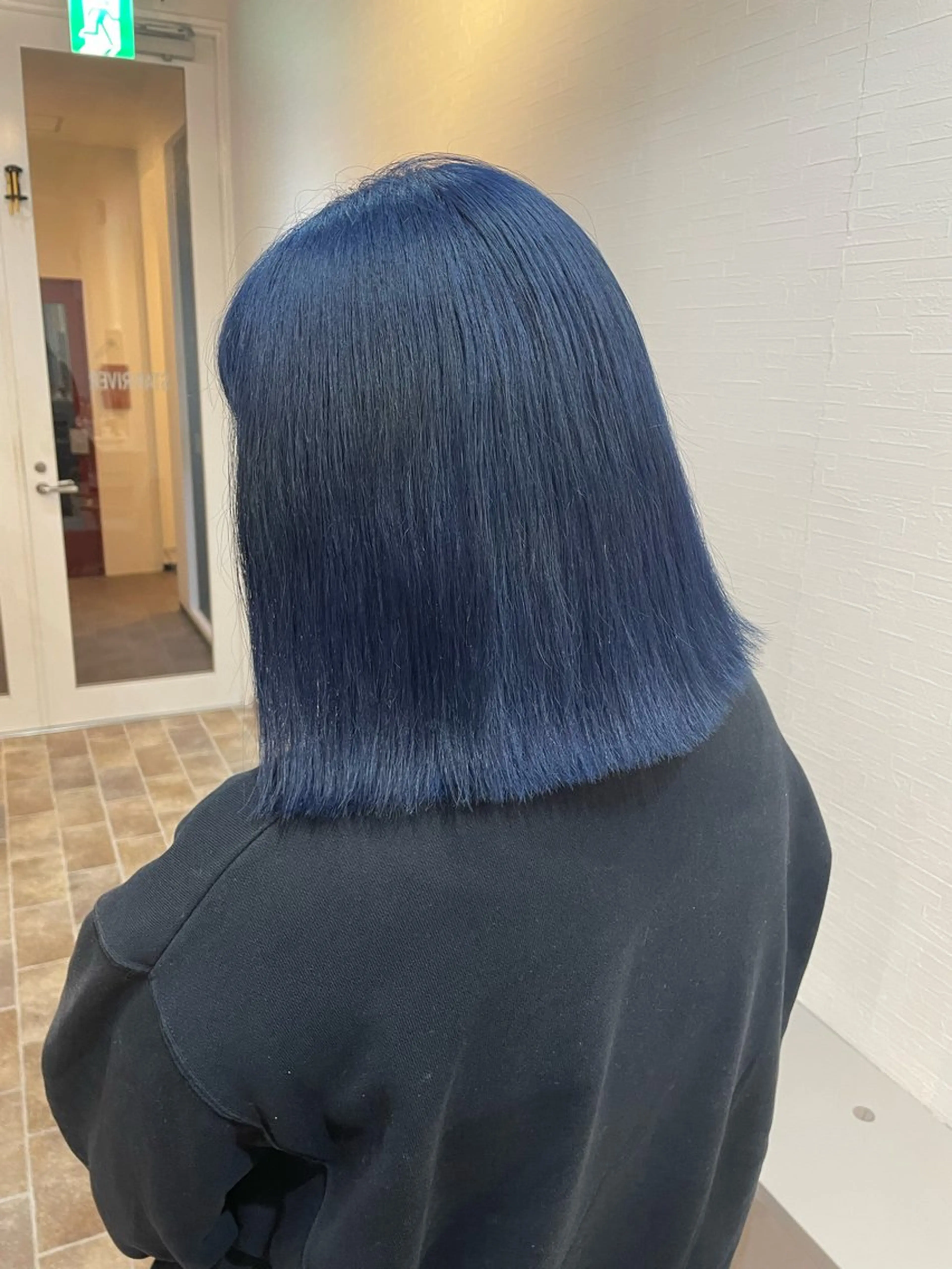 ミディアム カラー ブルーカラー ネイビーカラー ヘアカラー YUI/ ブリーチカラー🌷のヘアスタイル