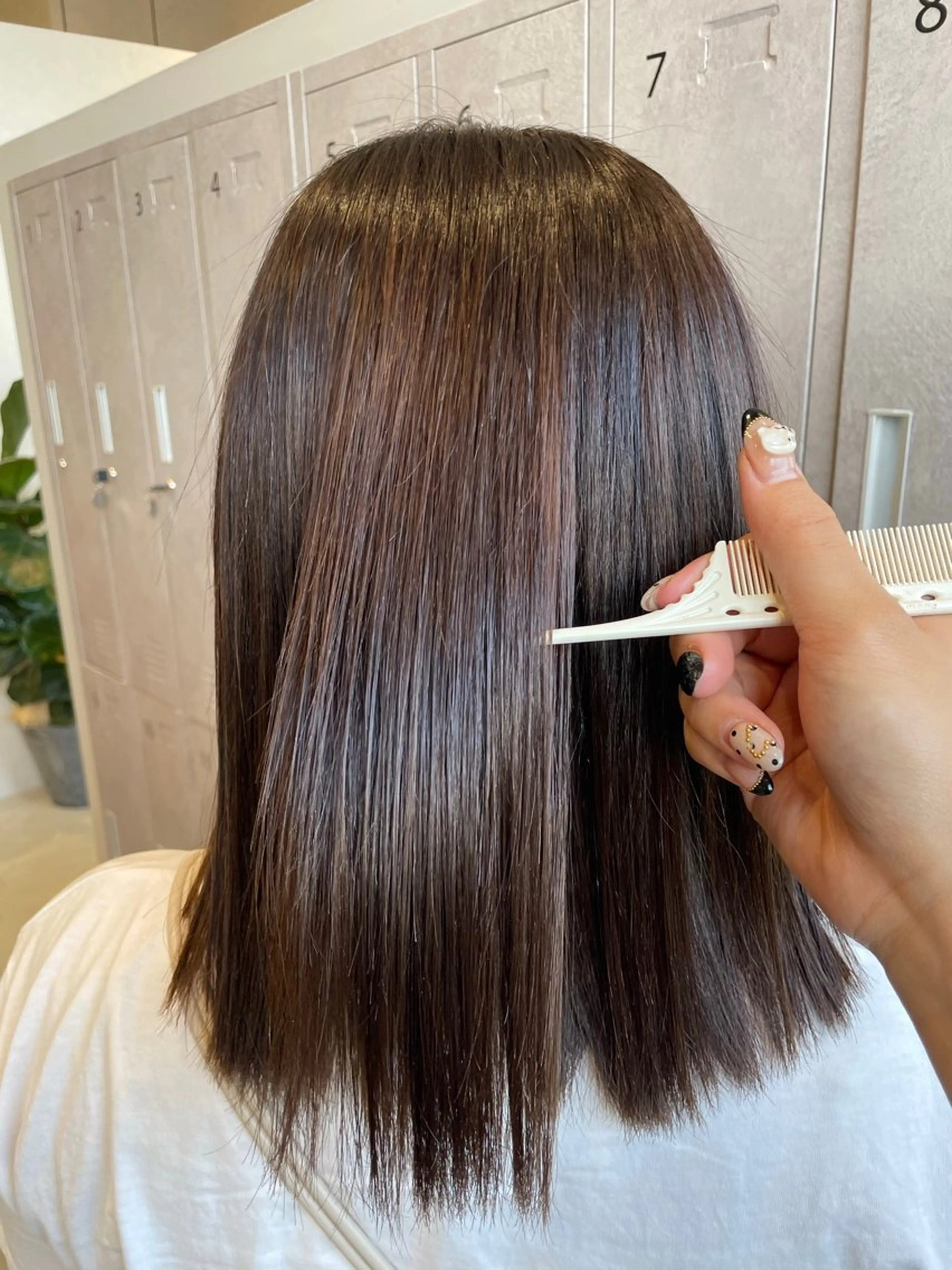 ミディアム 小澤 璃奈のヘアスタイル