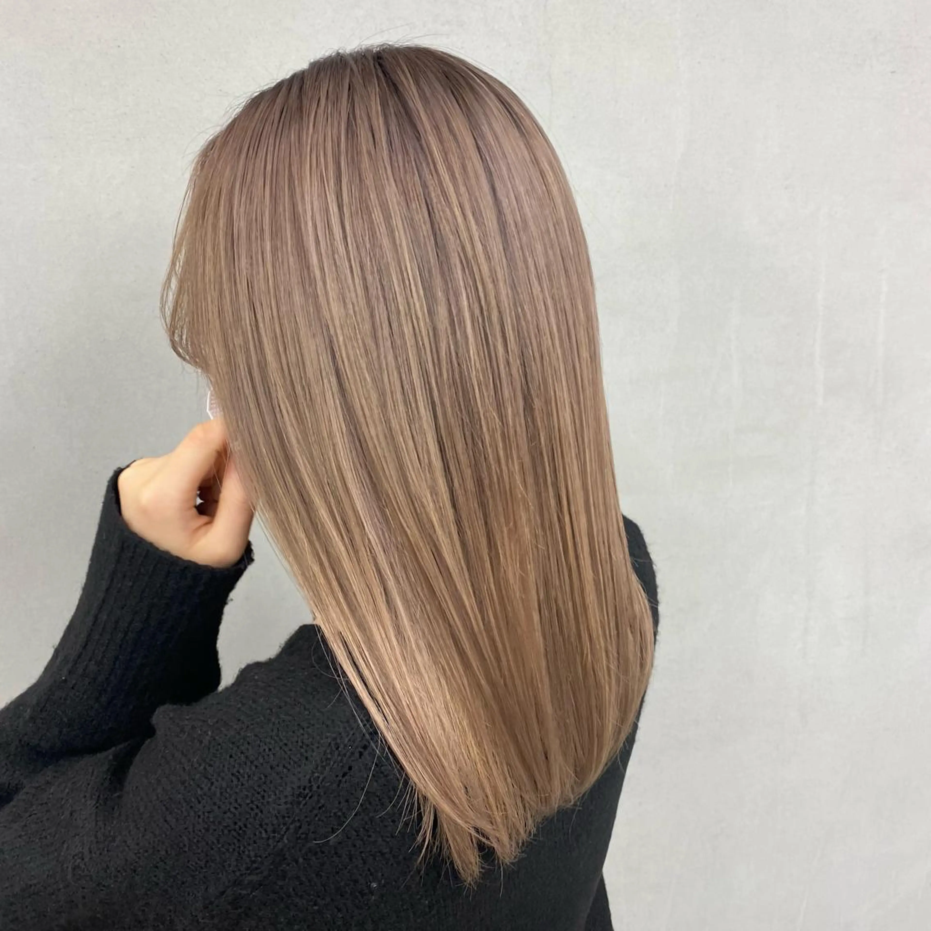 セミロング カラー 平川 夏海のヘアスタイル