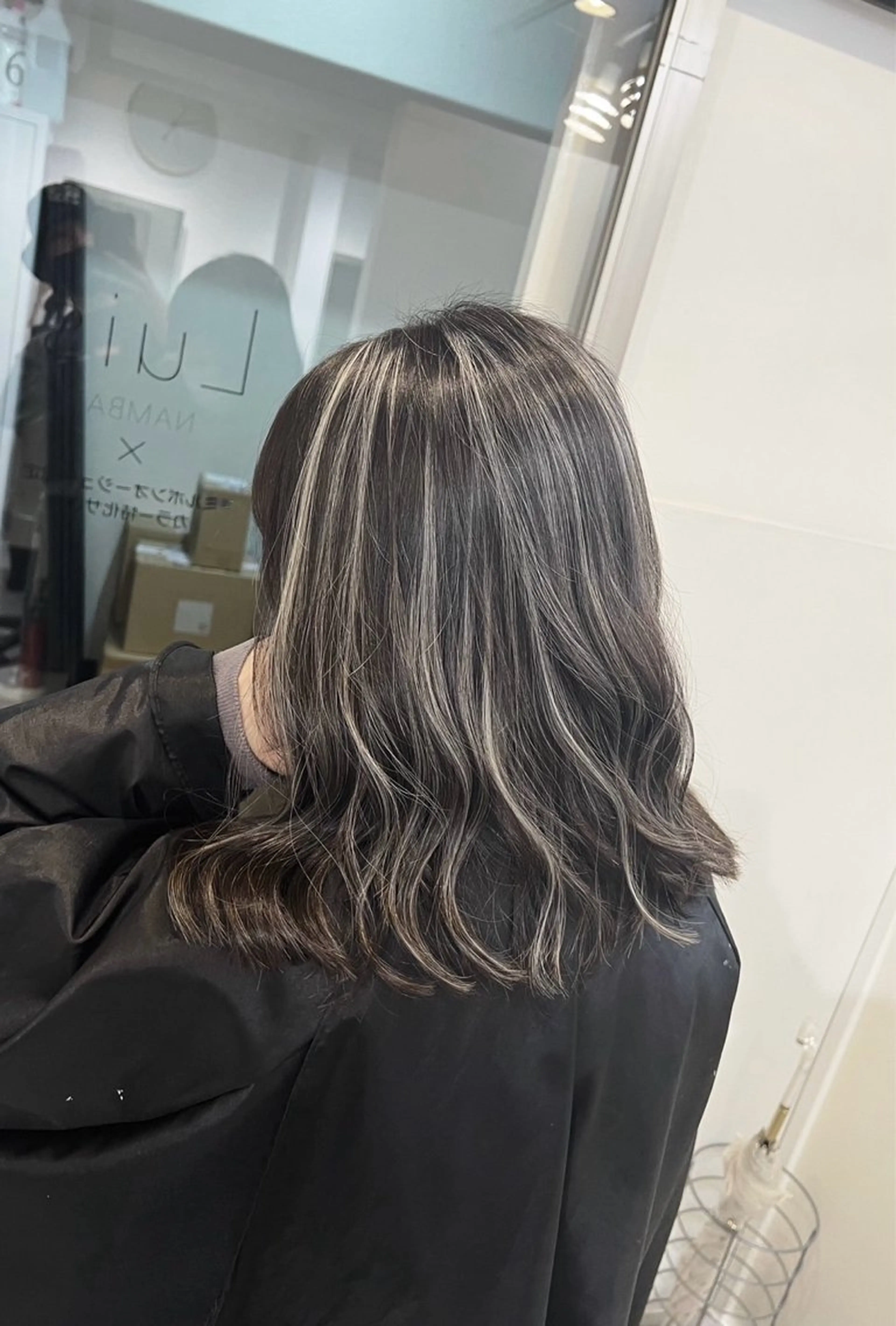 ミディアム カラー ダークグレー ダークグレージュ グレージュ ハイライトカラー ハイライト カット ヘアカラー トリートメント 指名数No.1 /NAOYAのヘアスタイル