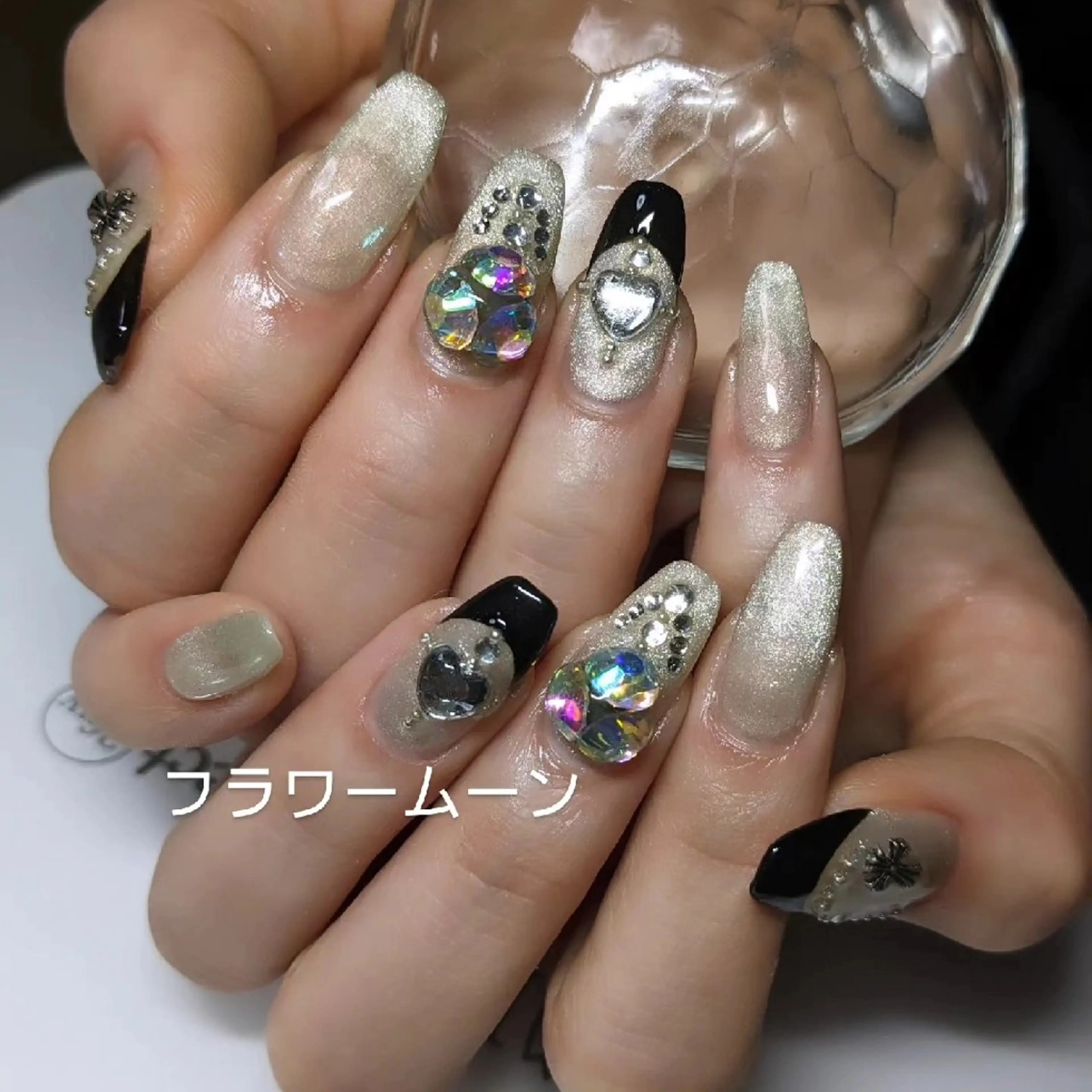 ネイル フレンチネイル グラデーション マグネットネイル フラワー ムーンのネイルデザイン
