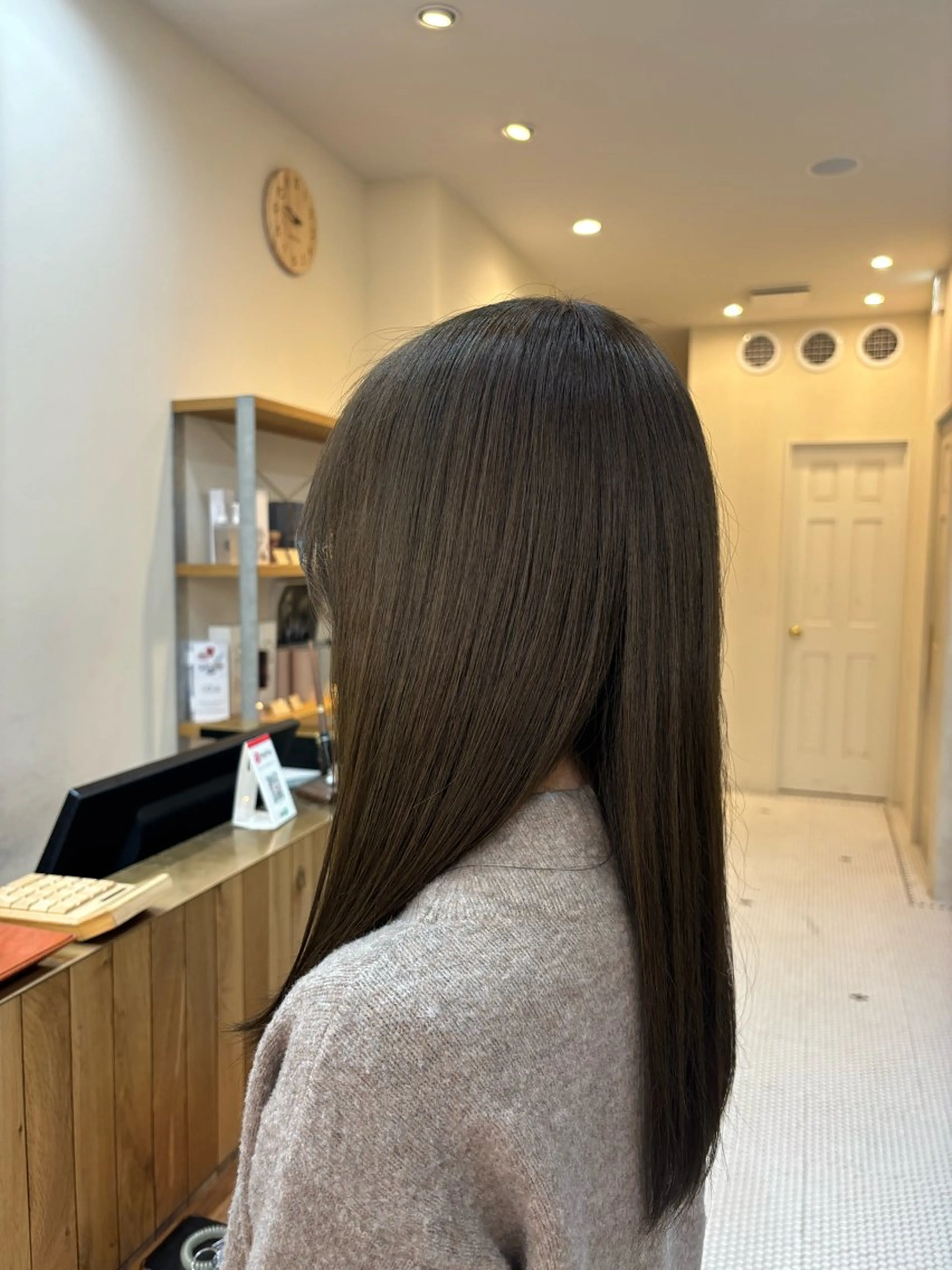 セミロング よこやま なぎさのヘアスタイル