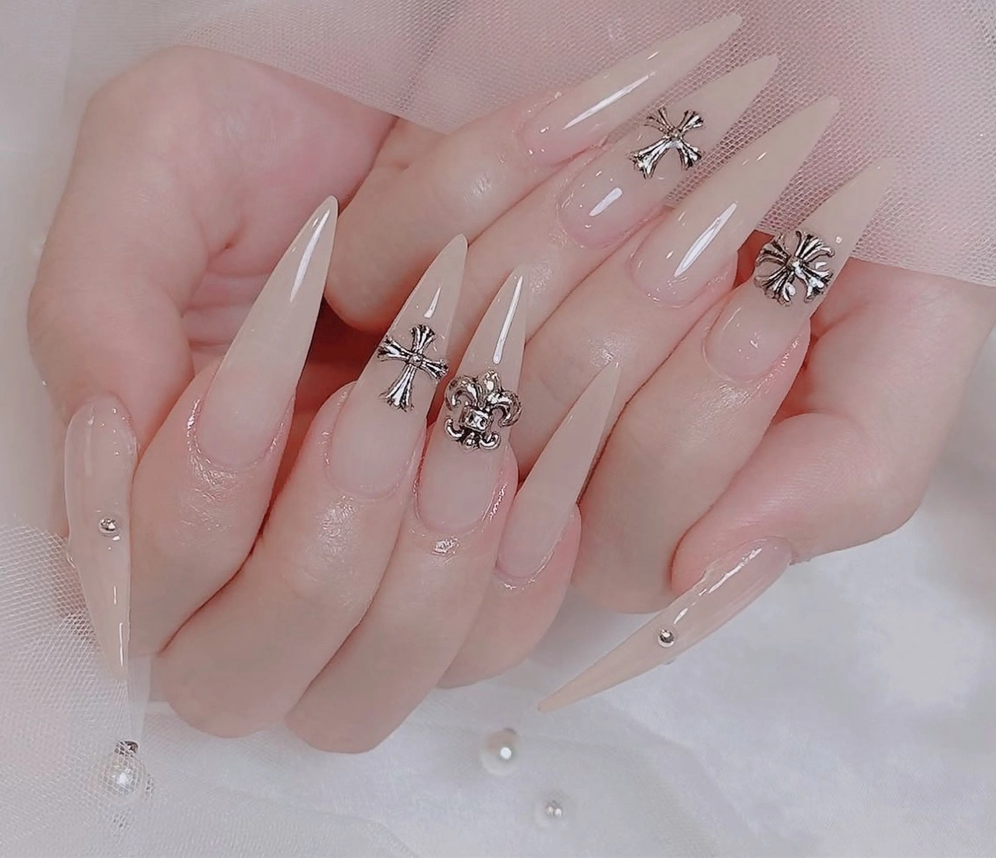 ネイル フレンチネイル ジェルネイル ガラスフレンチ ハロウィン ハート H.baby Nail Salonのネイルデザイン
