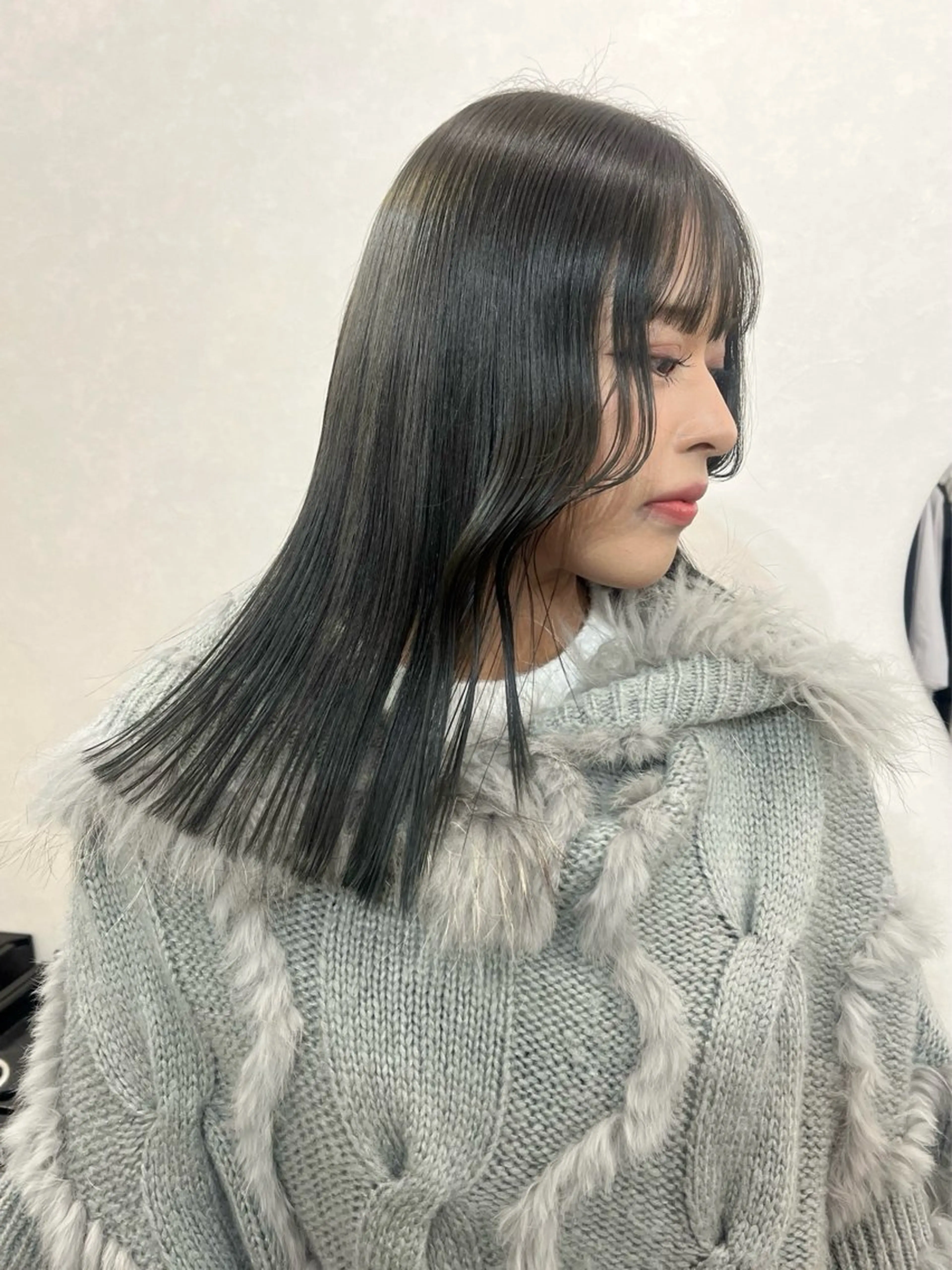 ミディアム カラー 長山 茉白のヘアスタイル