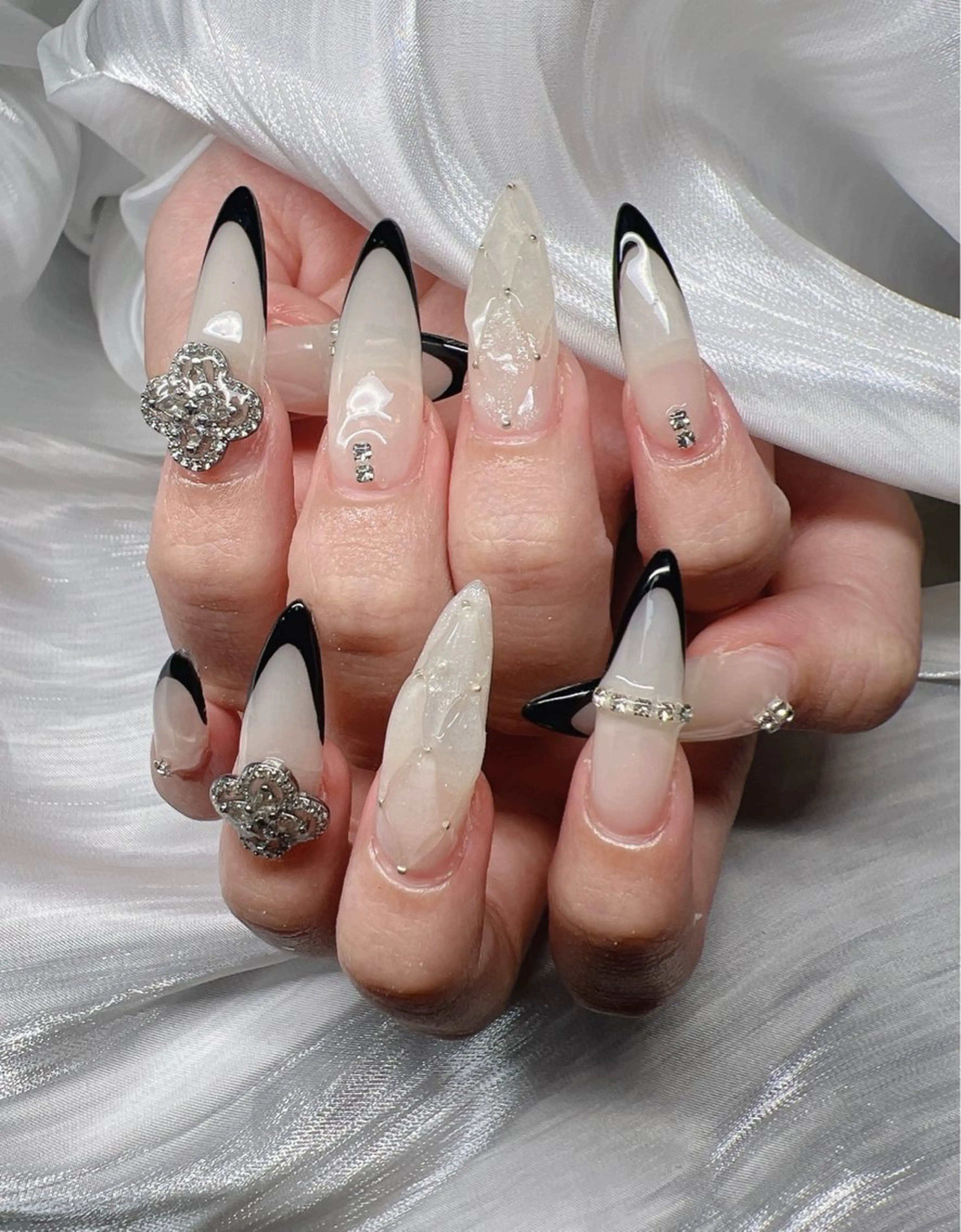 ネイル 長さ出し グラデーション 卒業式 キラキラネイル マグネットネイル ハンドネイル Lee Nailsのネイルデザイン