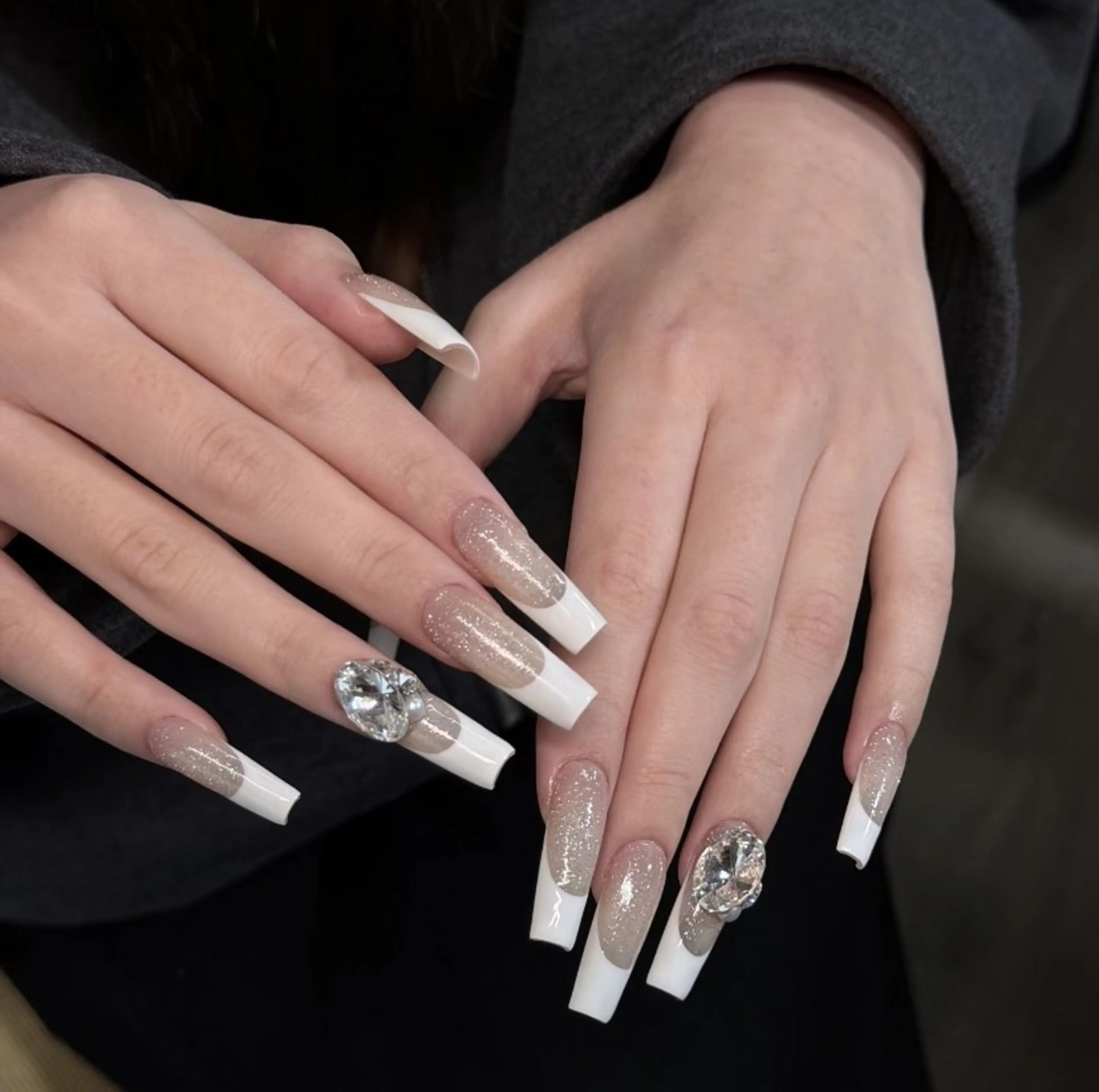 ネイル チークネイル フレンチネイル ジェルネイル ガーリー キラキラネイル ハンドネイル UM Nail Salonのネイルデザイン