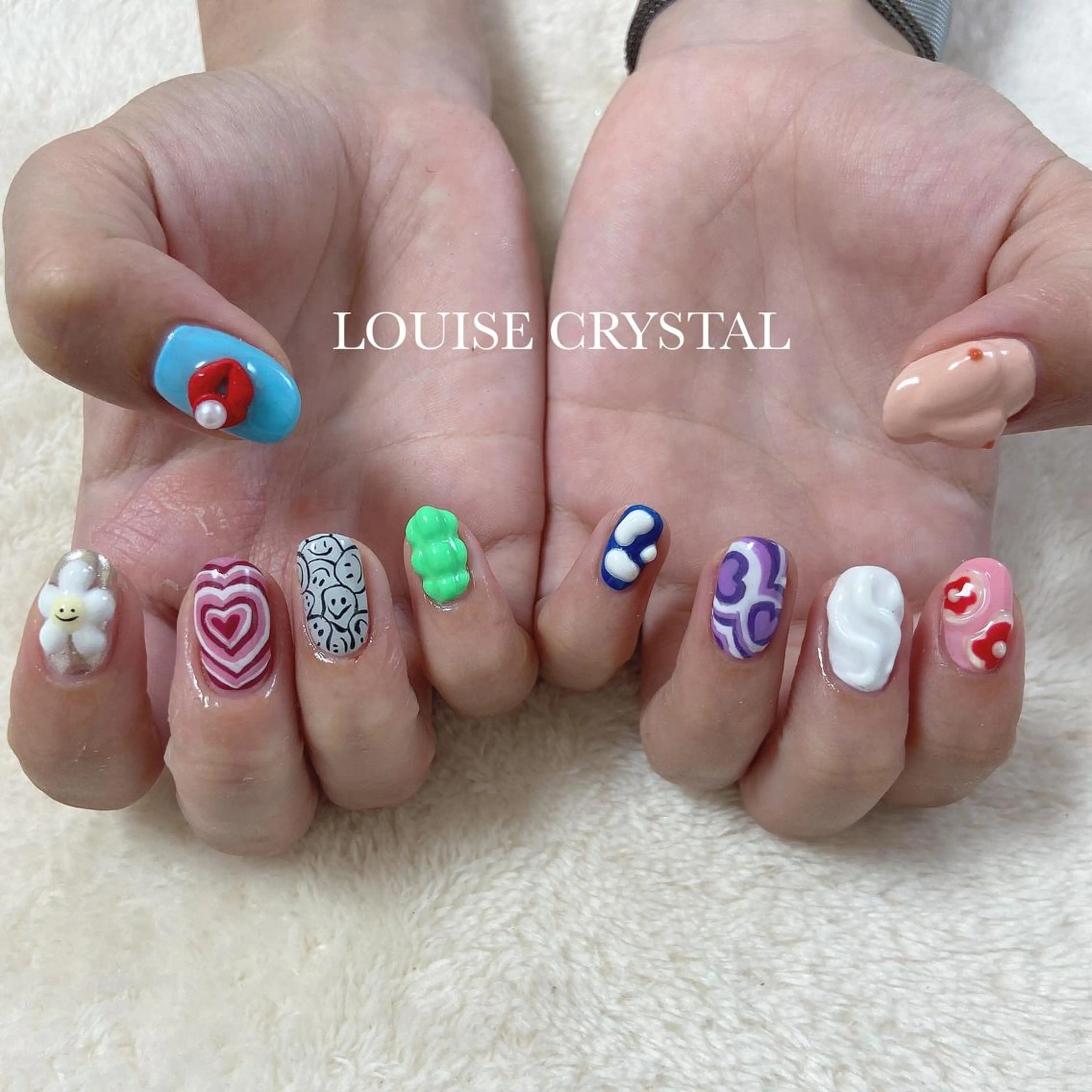 ネイル ハンドネイル LOUISE CRYSTALのネイルデザイン