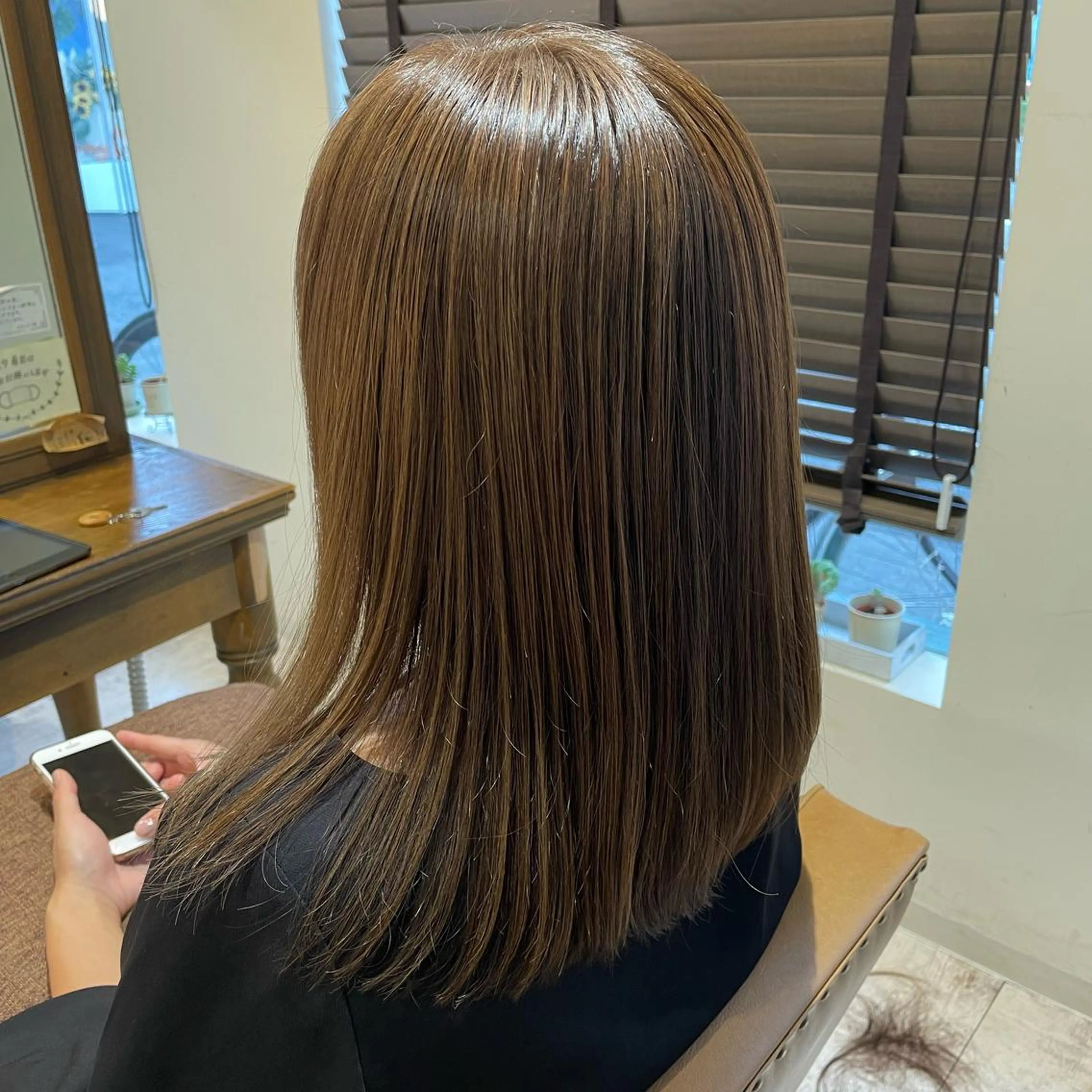 カラー 小川 夏生のヘアスタイル