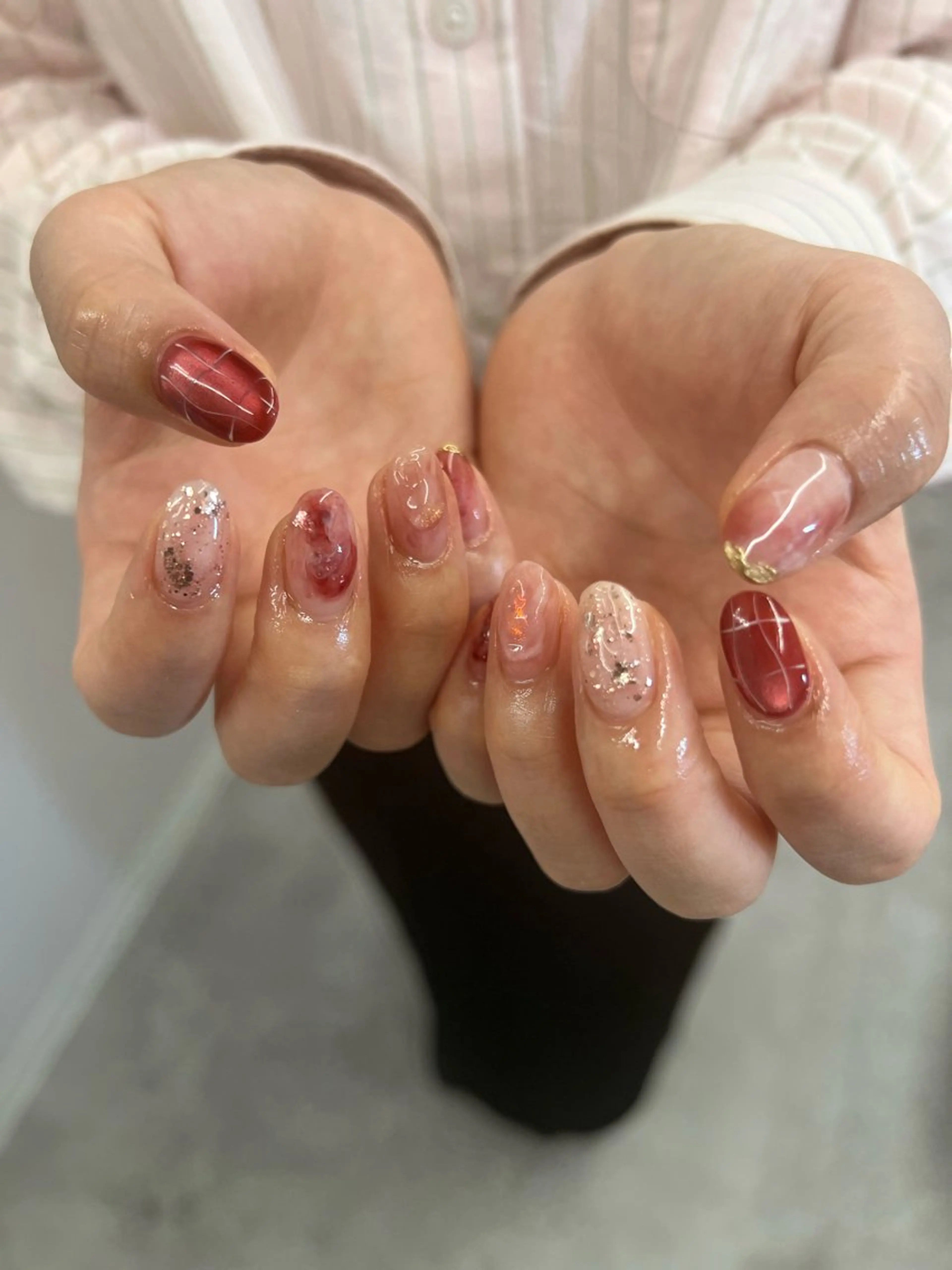 ネイル ボルドー ジェルネイル キラキラネイル マグネットネイル ニュアンスネイル ハンドネイル ハンドケア Bana_ Nailのネイルデザイン