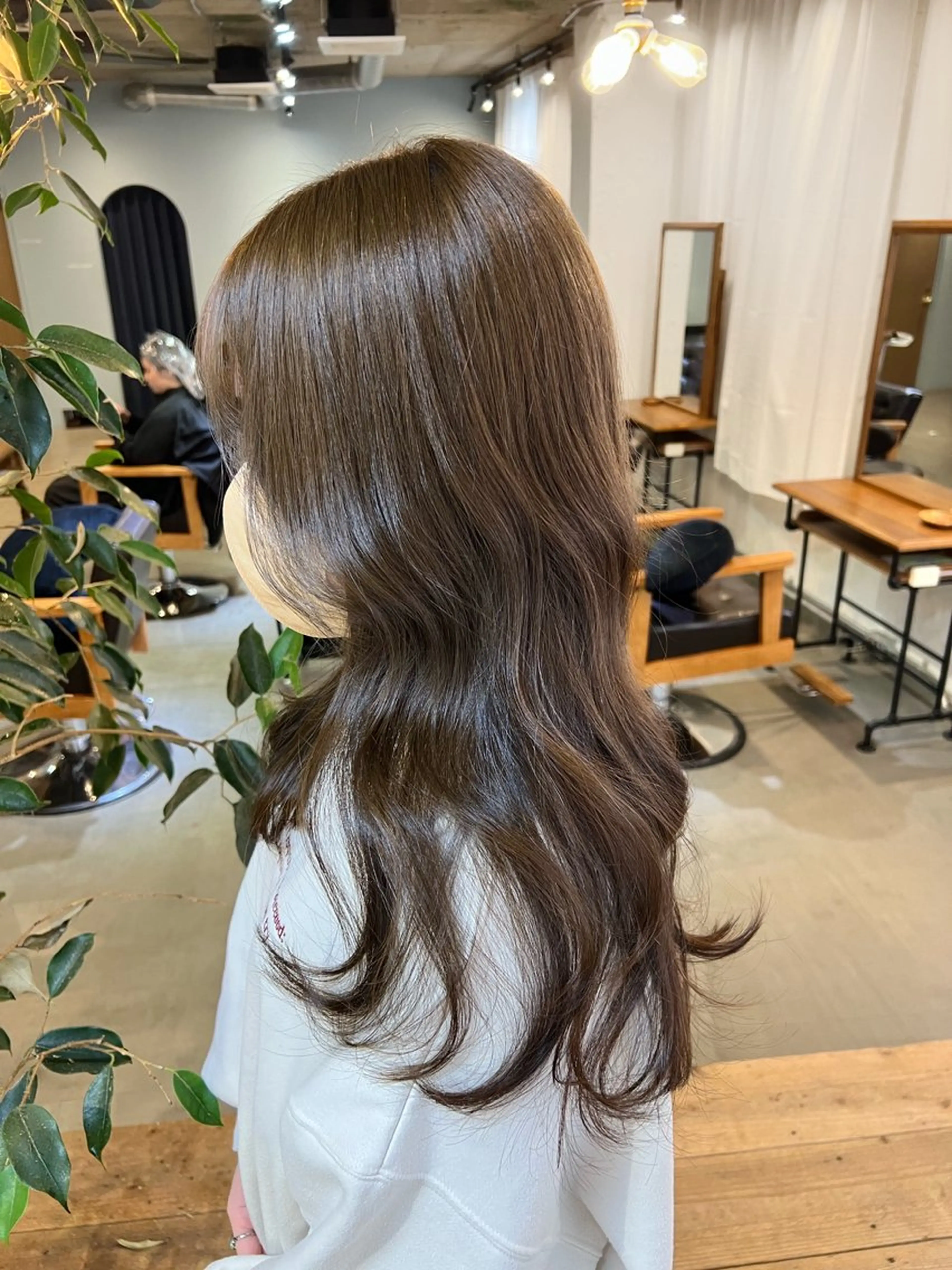 セミロング カラー ベージュカラー ブリーチ ダブルカラー ブリーチなしカラー オリーブベージュ カット ヘアカラー トリートメント ブリーチなしカラー 🌿‬脇黒丸 彩のヘアスタイル