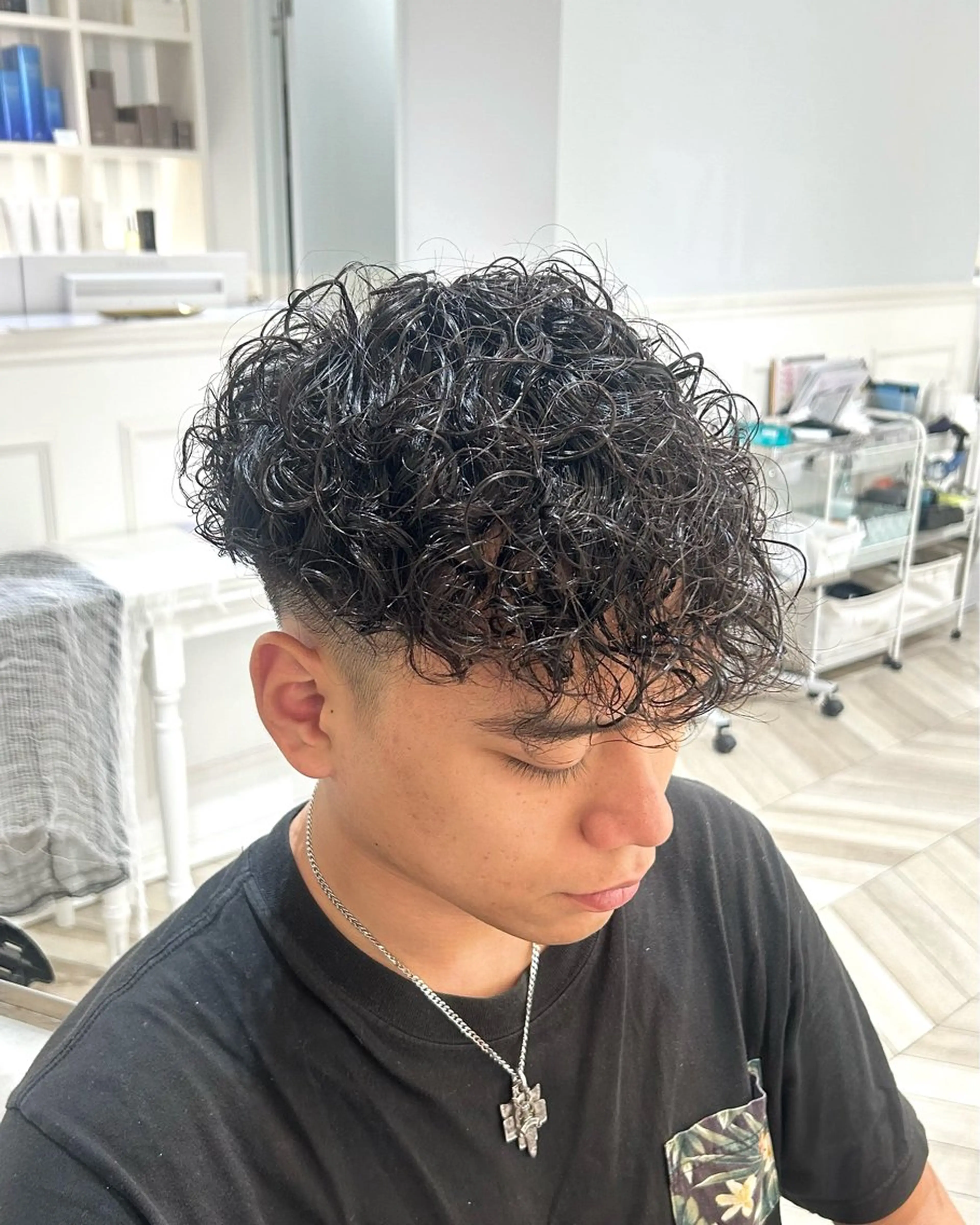 ショート パーマ メンズ フェードカット メンズパーマ プードルパーマ 刈り上げ プードルパーマ NYNY 🌺Ruiのヘアスタイル