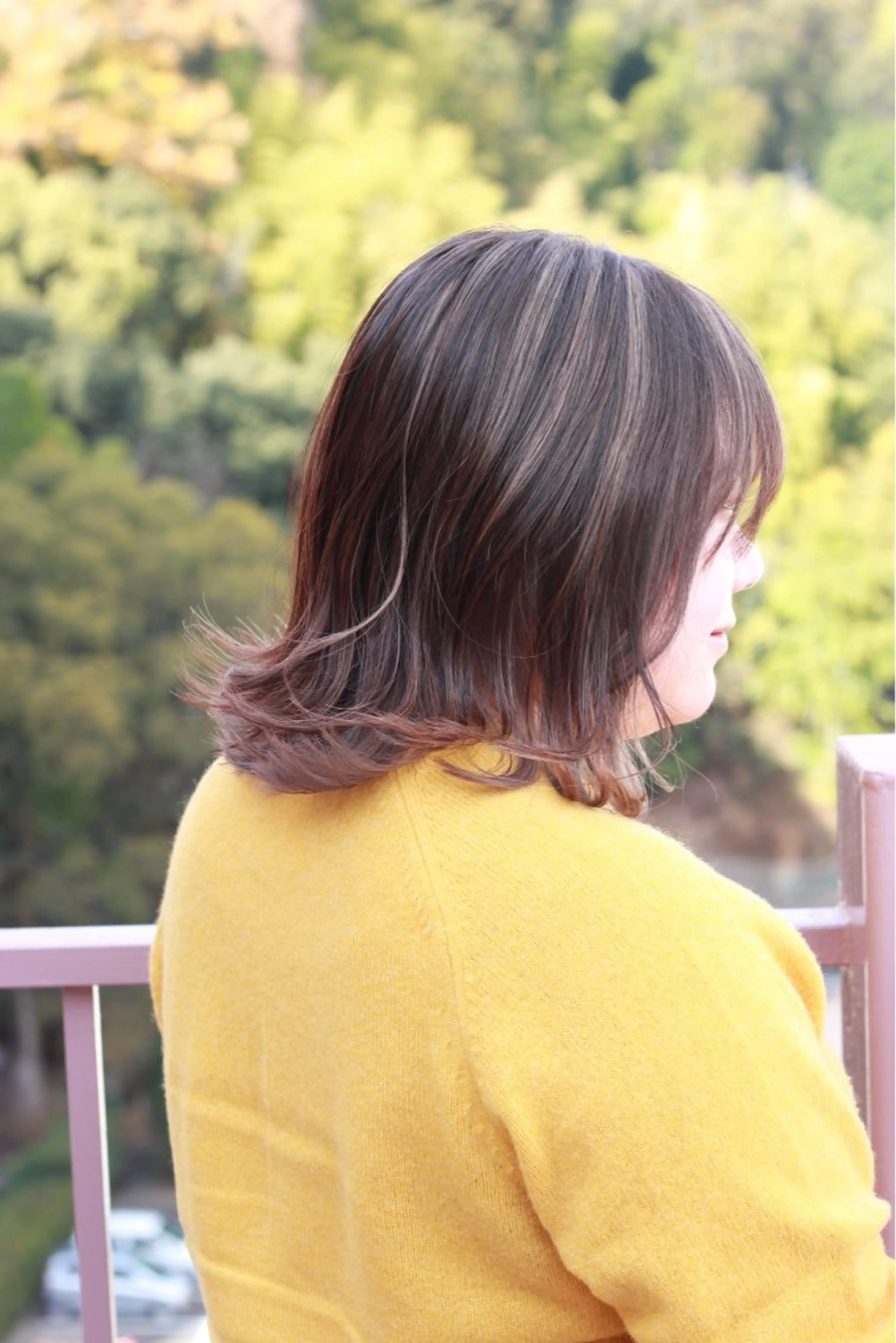 ミディアム カラー ハイライトカラー ハイライト ヘアカラー Viage （ビアージュ）のヘアスタイル