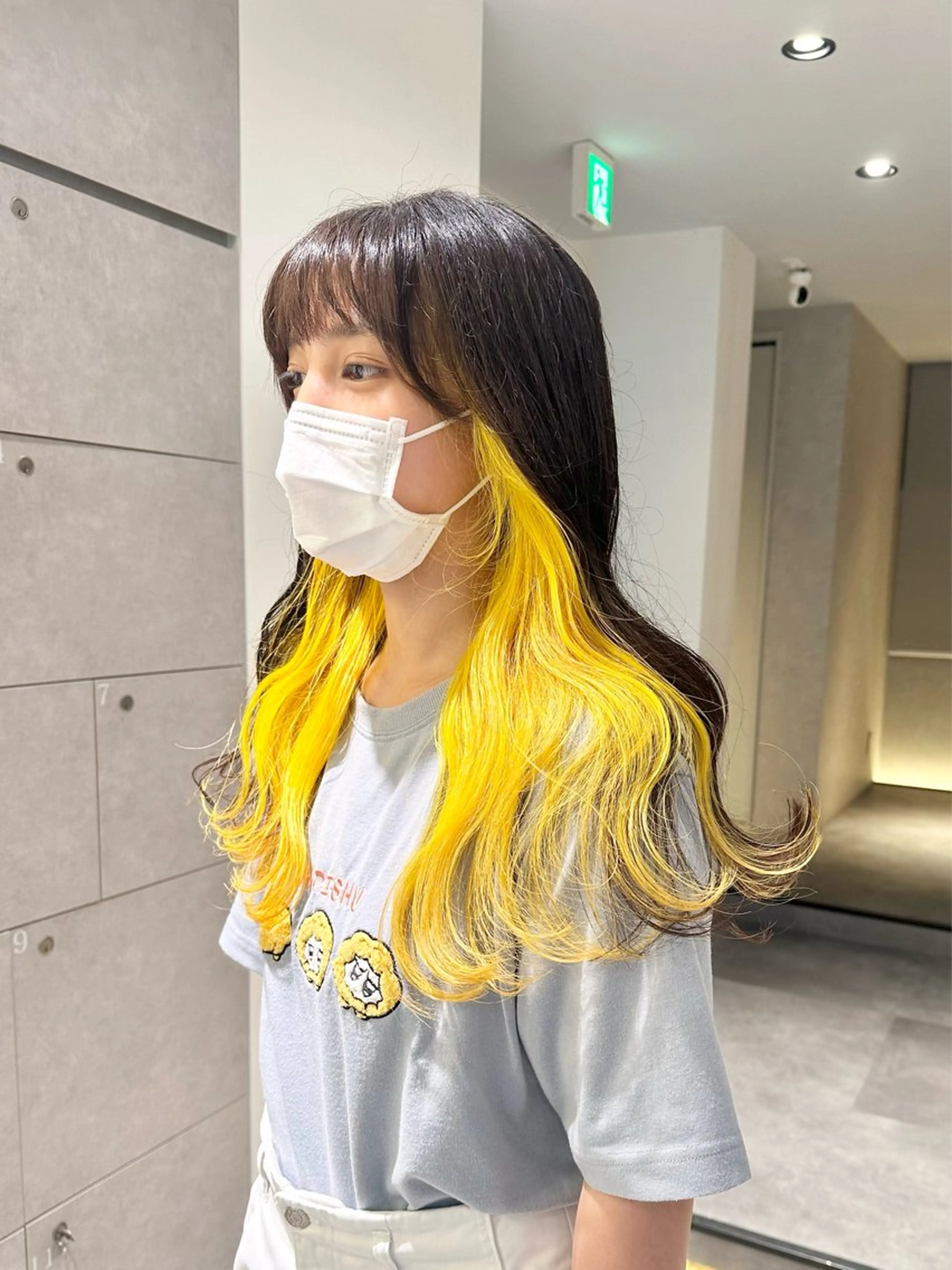 ロング カラー ブリーチ インナーカラー イエローカラー ブリーチ/ハイトーン 艶カラー/ユリナのヘアスタイル