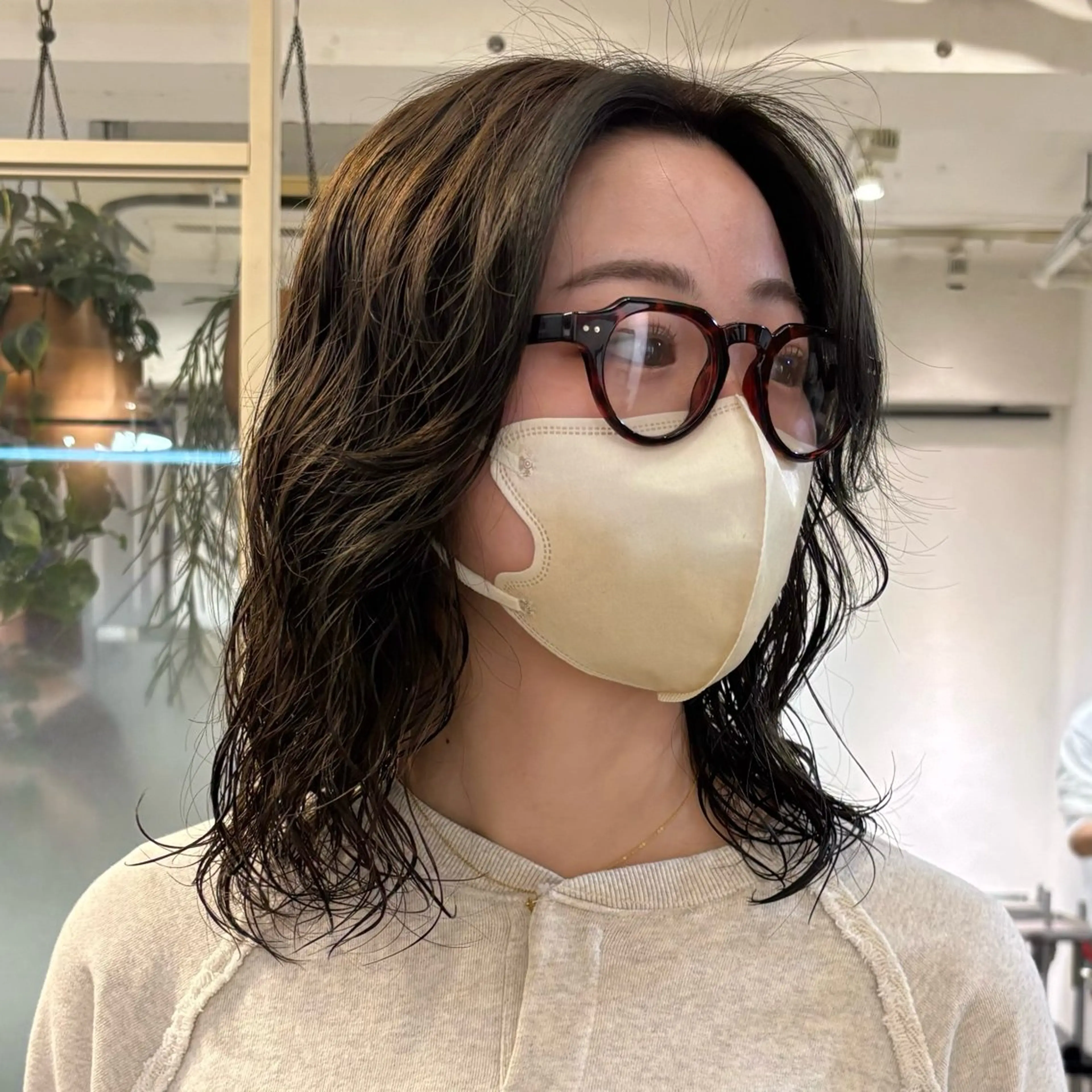 セミロング カット パーマ トリートメント 盛れる透明感カラー・ momokaのヘアスタイル