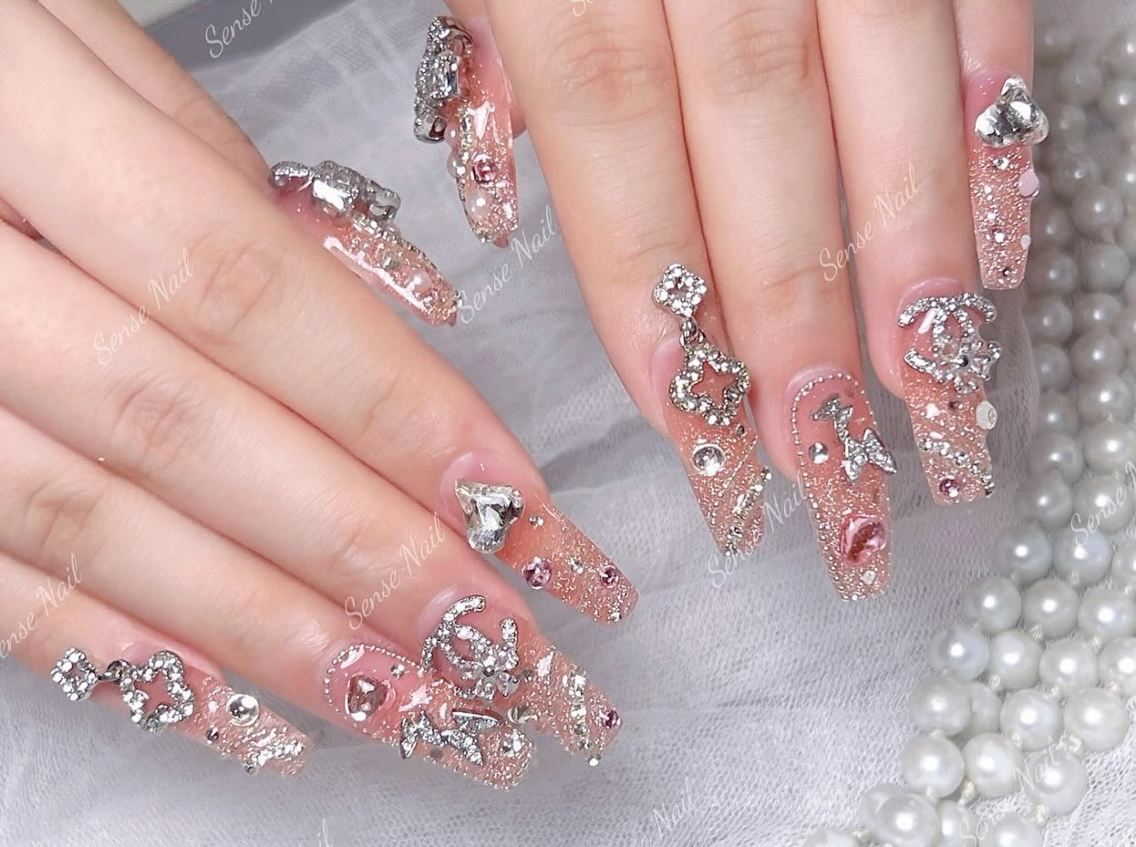 ネイル ハンドネイル ハンドケア Queening 🦋のネイルデザイン