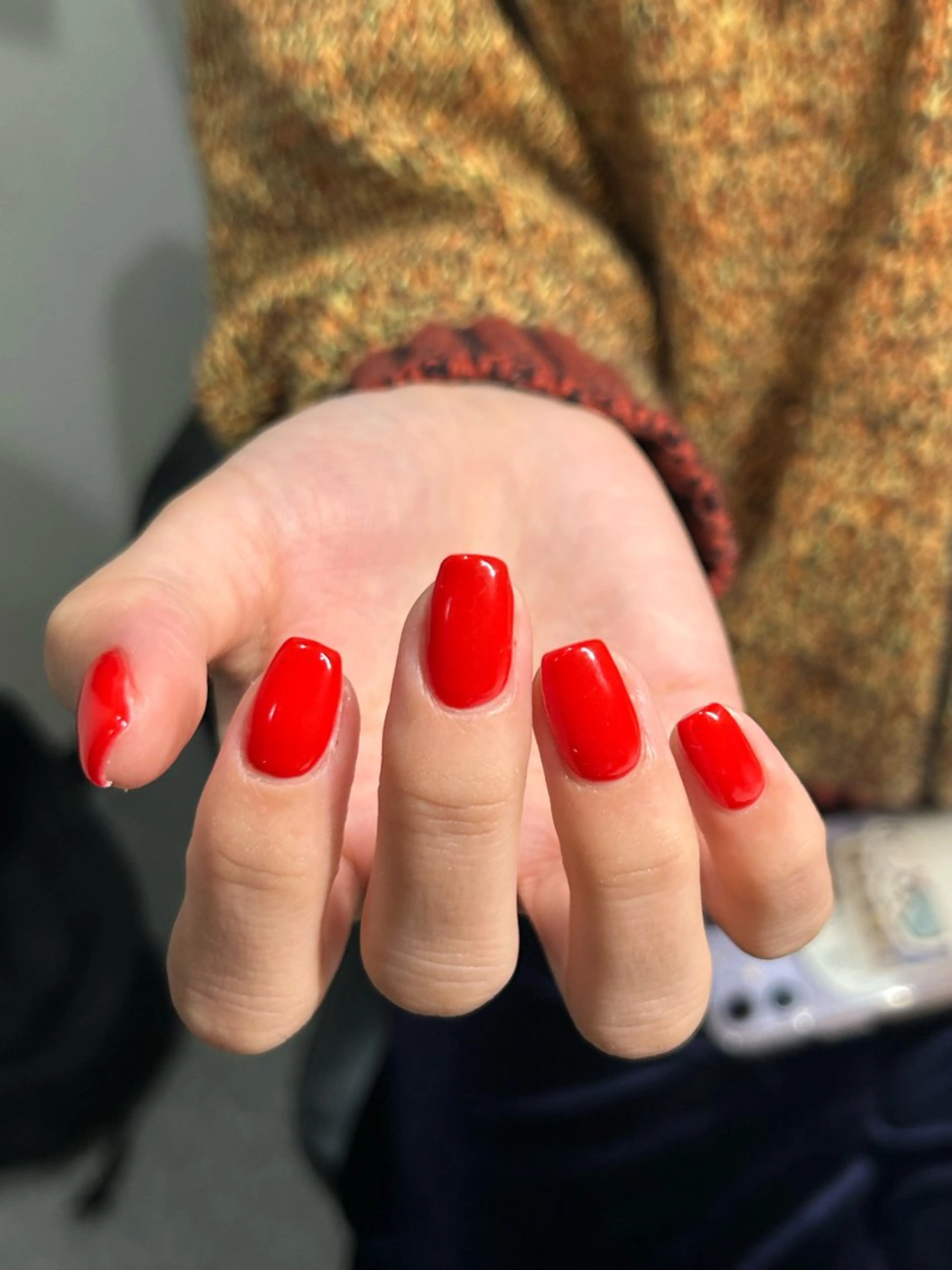 ネイル ワンカラーネイル 赤色 シンプルネイル 冬ネイル クリスマス sakae yurinaのネイルデザイン