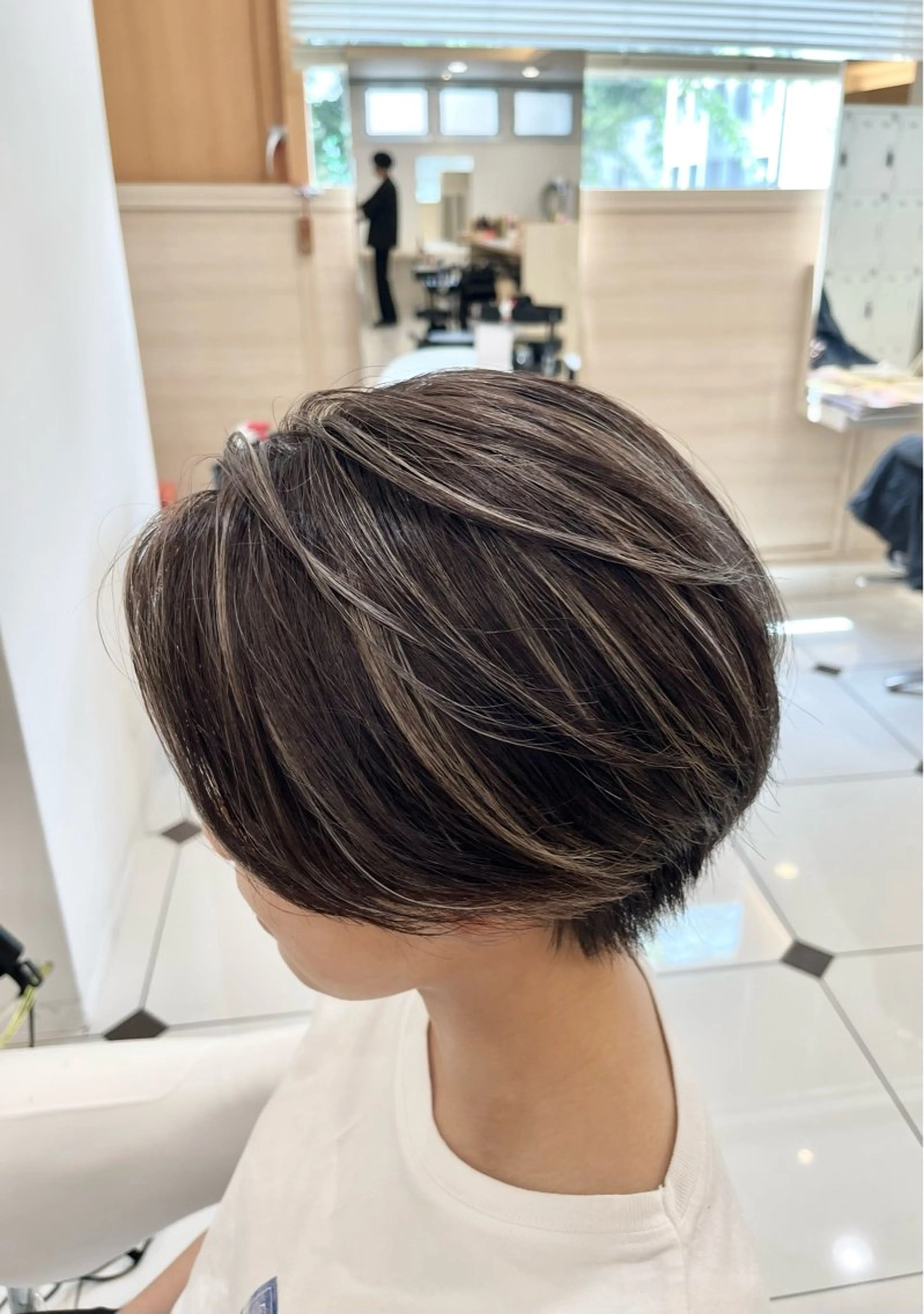 ショート カラー ブリーチ ハイライトカラー ハイライト ヘアカラー カラー職人 なかもと たつひろのヘアスタイル