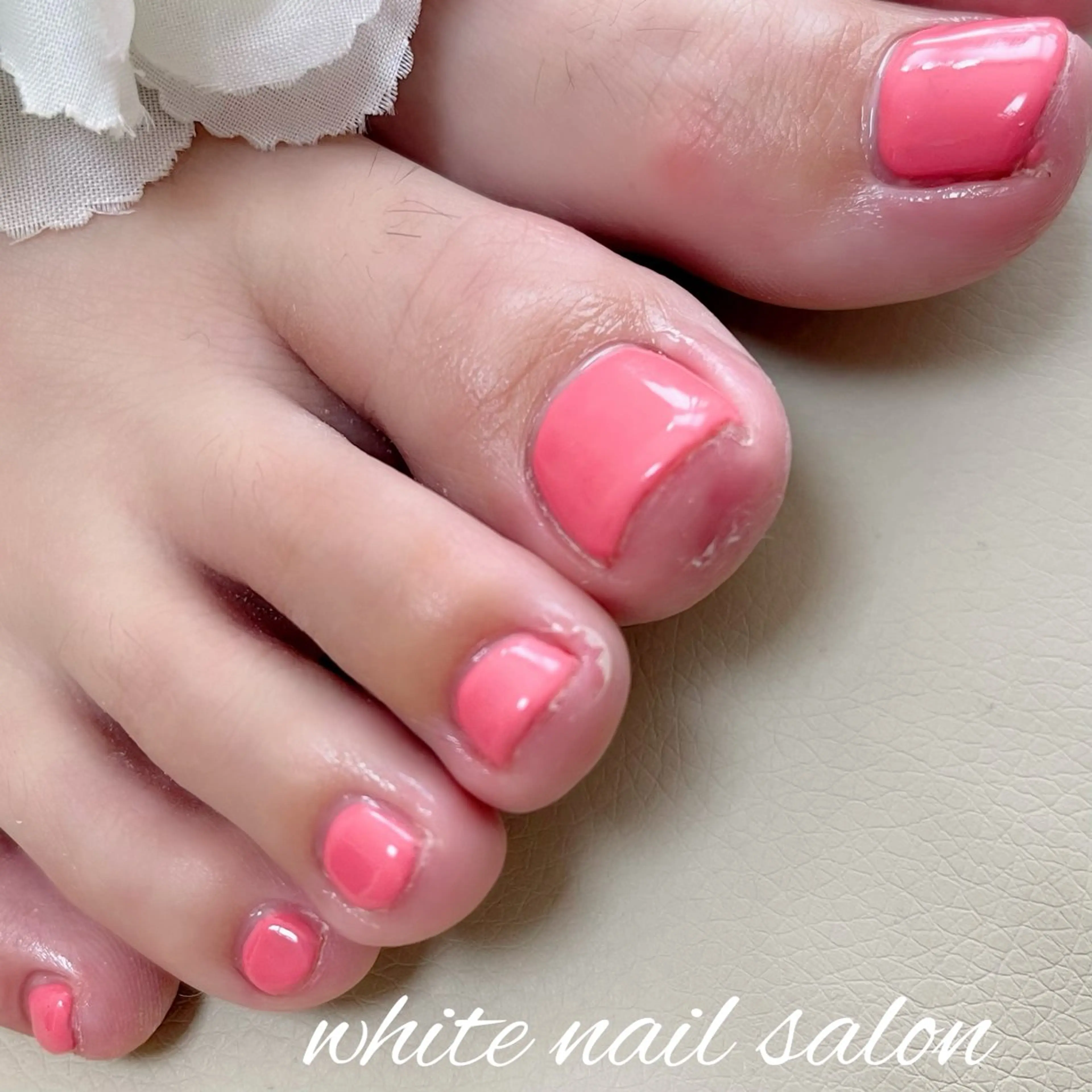 ネイル フットネイル ジェルネイル ハードジェル ラメ(グリッター) 持ち込み フットネイル white nail salonのネイルデザイン