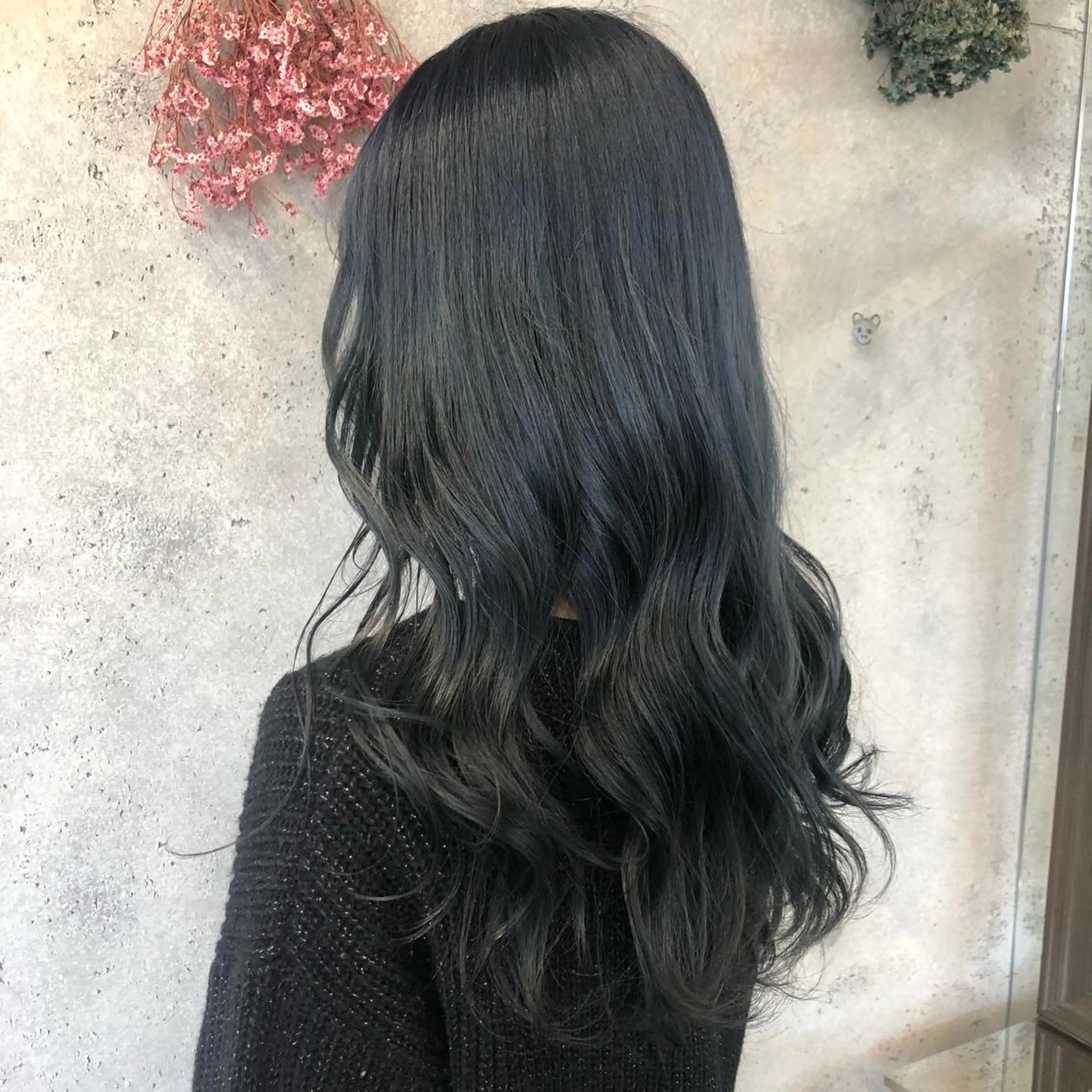 ロング カラー 黒髪 ブルーカラー ブルーブラック wakana 【ブリーチカラー】のヘアスタイル