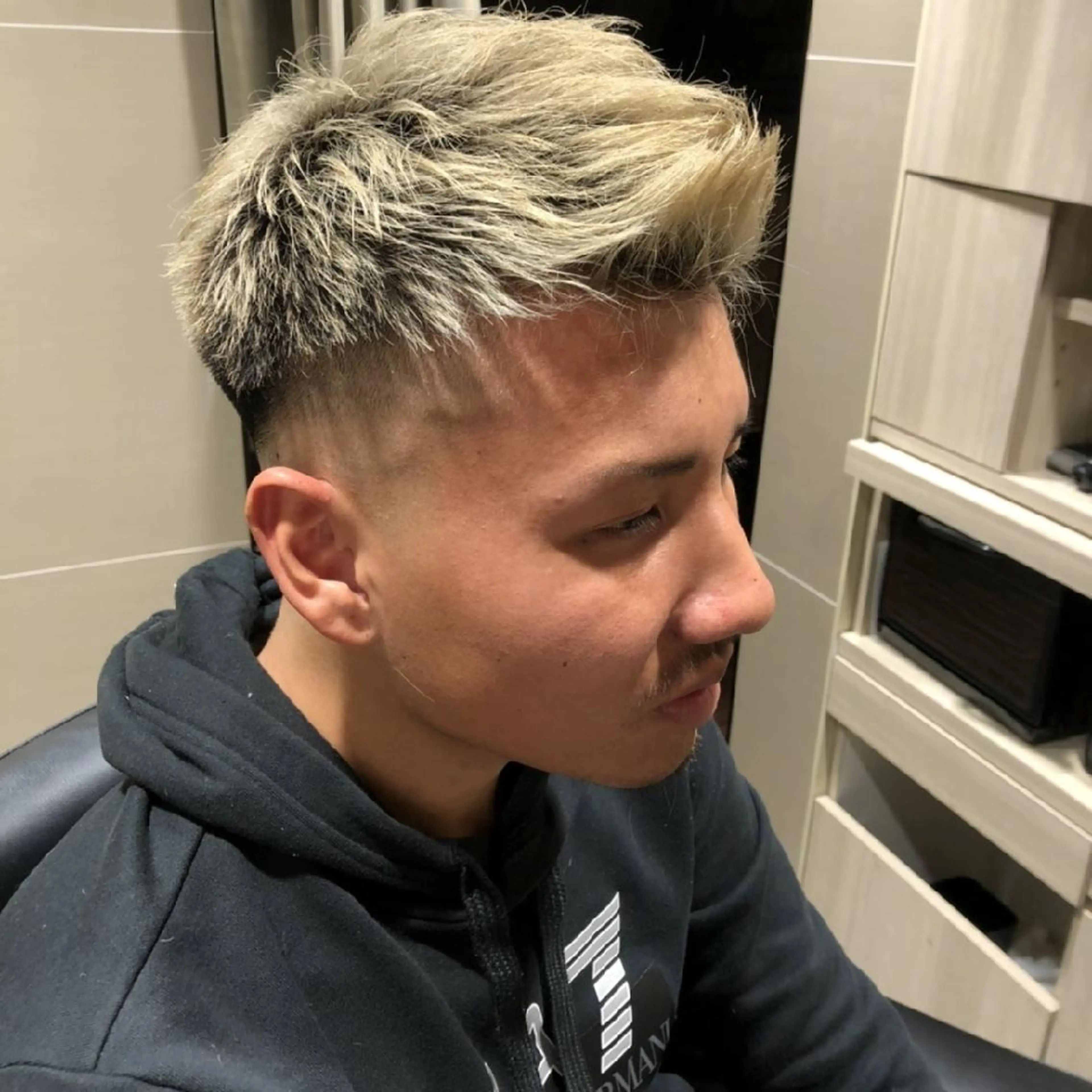 ショート 餘野 翔舞のヘアスタイル