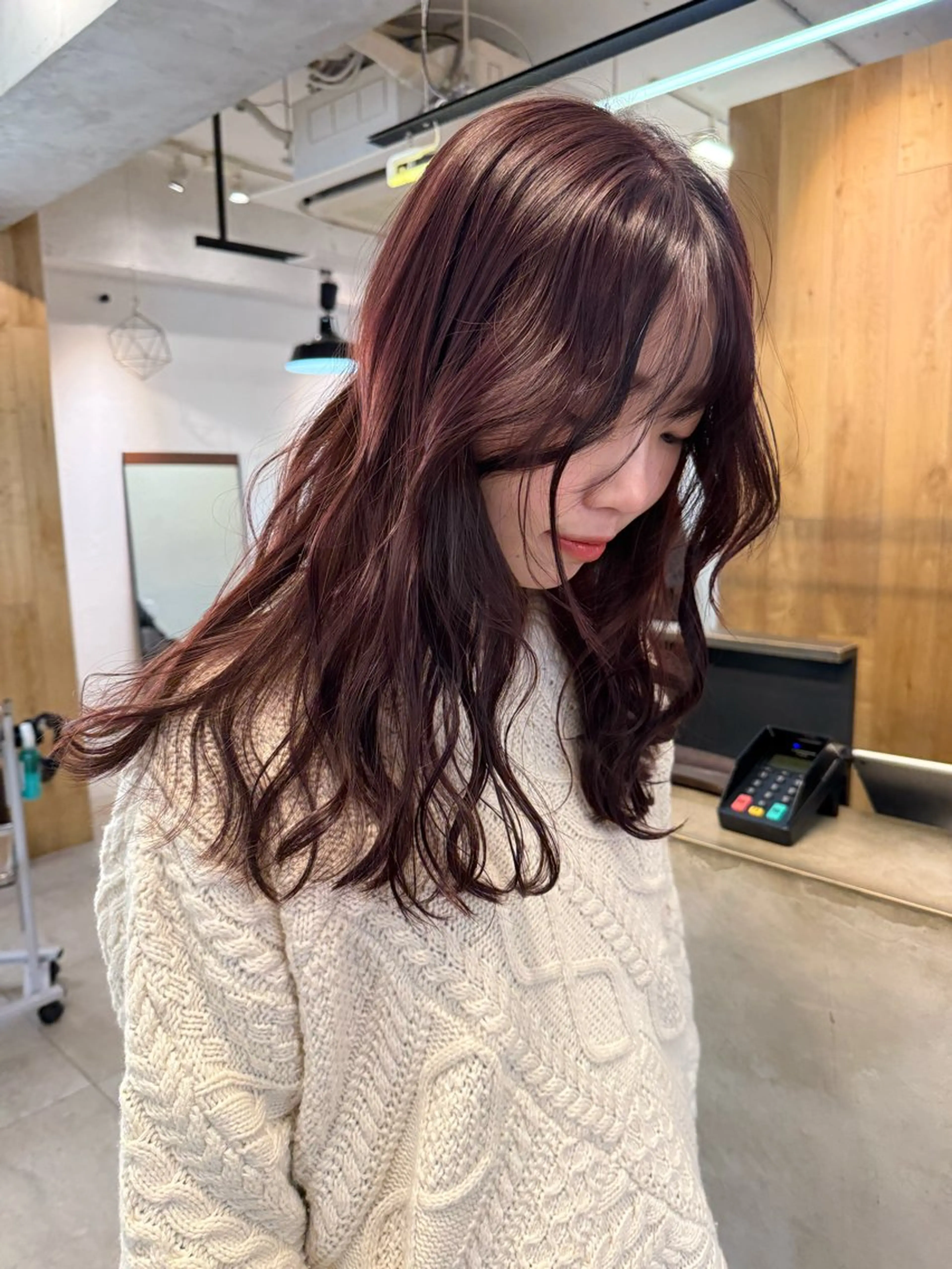 ロング カラー ミルクティー× グレージュMOMOのヘアスタイル