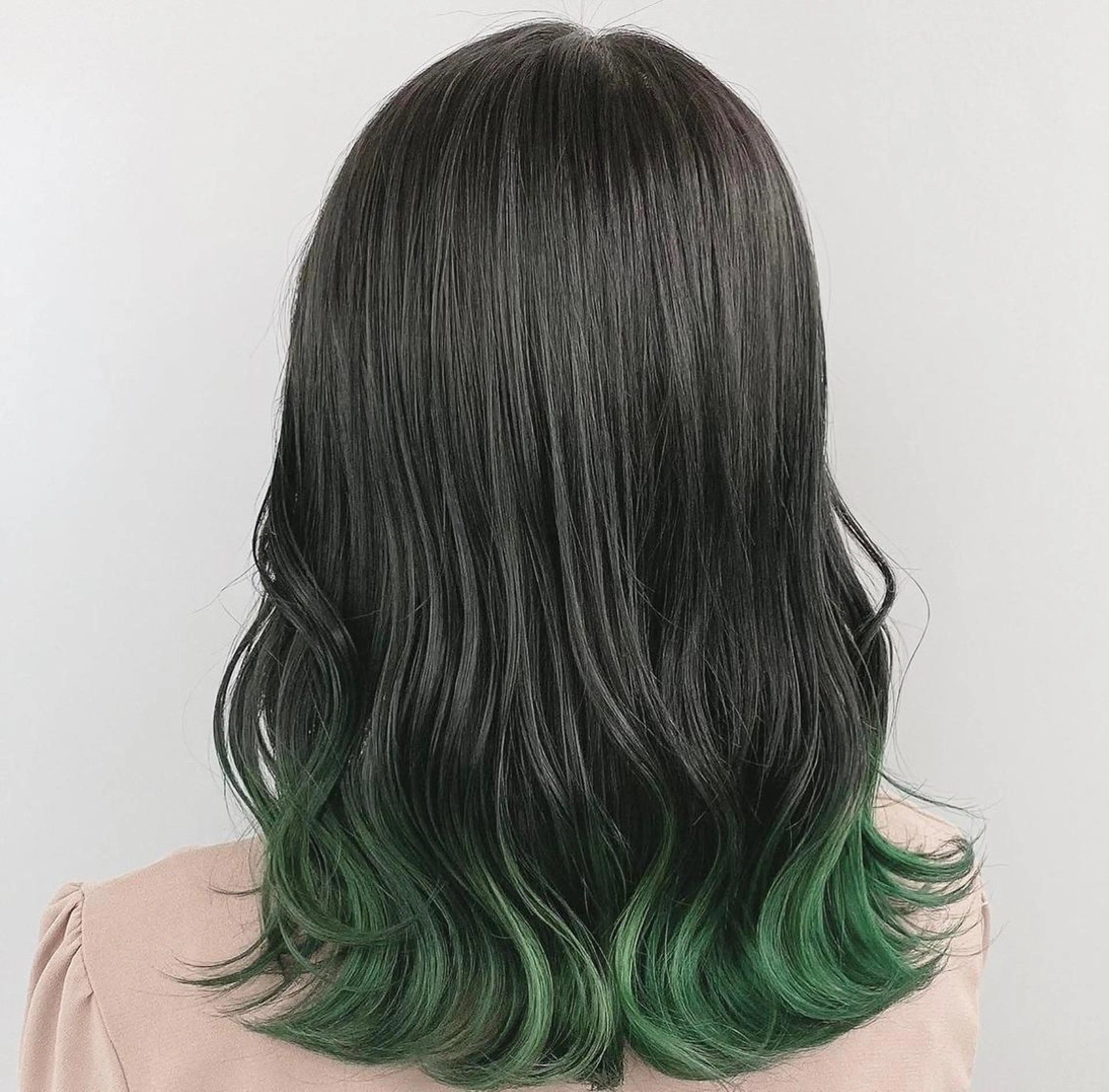 セミロング カラー ケアブリーチ 黒瀬有汰のヘアスタイル