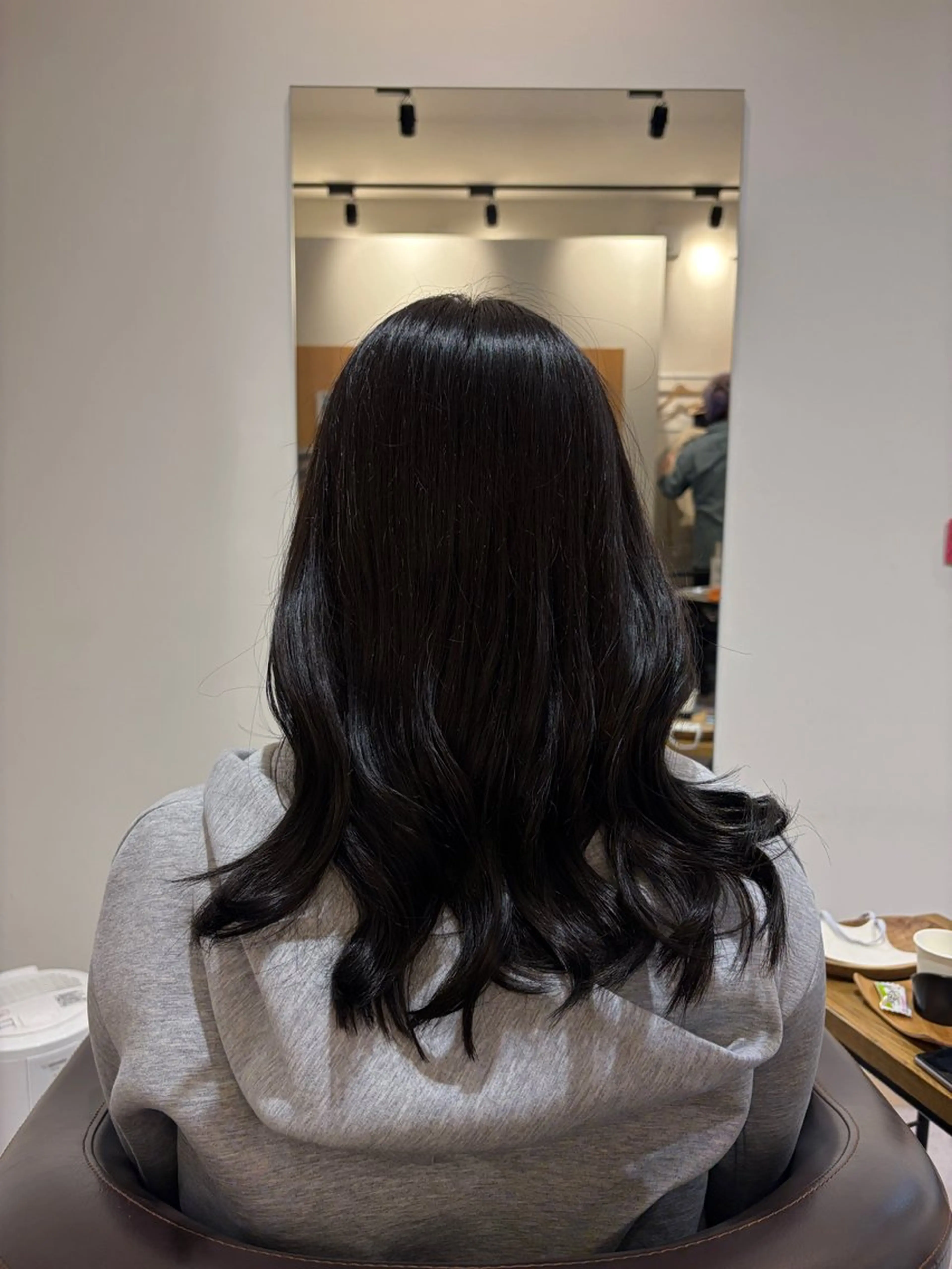 セミロング カラー カット ヘアカラー トリートメント 荒井 茉凜のヘアスタイル