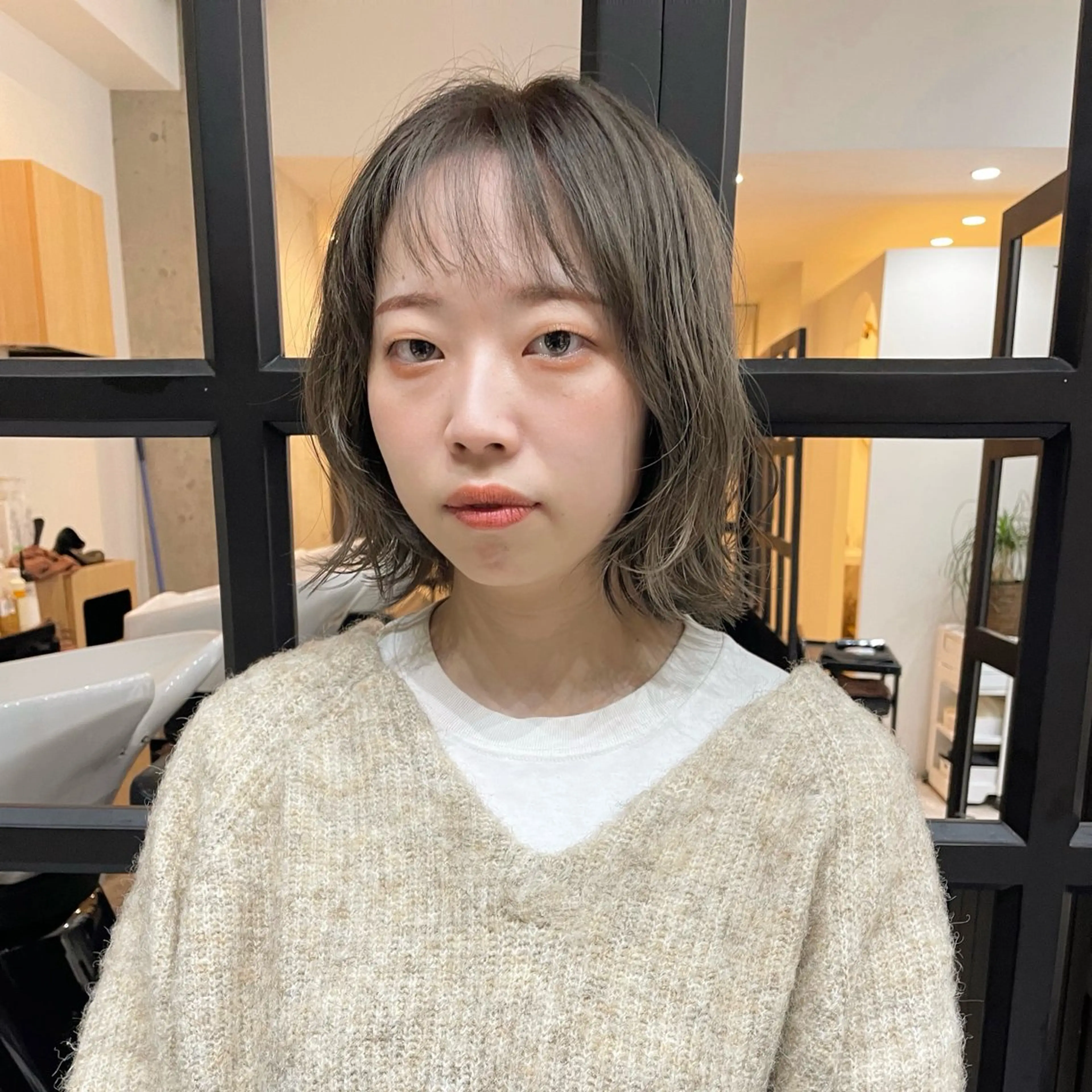 ショート カラー グレージュ ボブ 顔まわりレイヤー レイヤーカット 外ハネヘア カット ヘアカラー トリートメント 堀江将太朗/恵比寿/ メンズカットのヘアスタイル