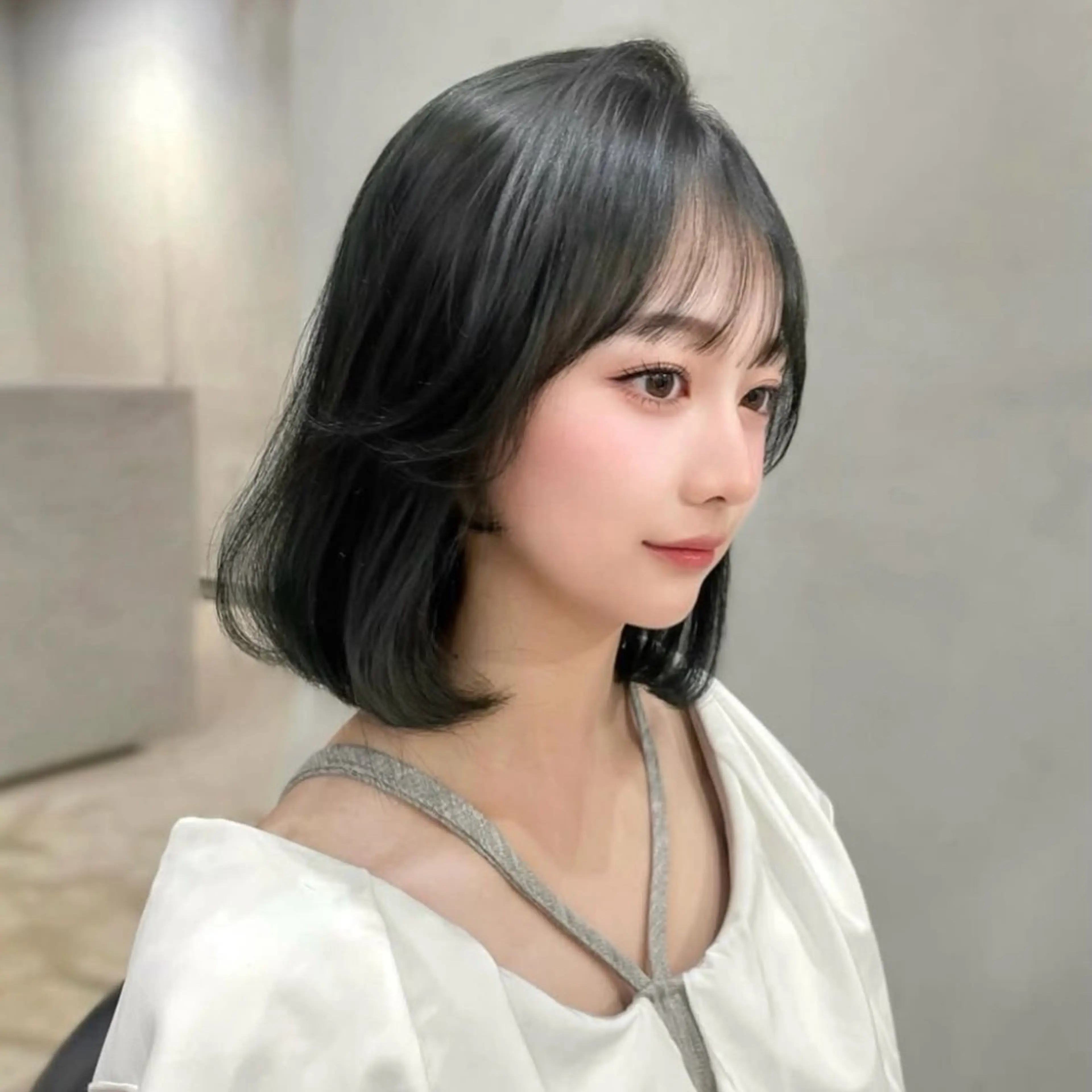 ショート カラー ブルーカラー ブルーグレー ブルーグレージュ グレージュ タンバルモリ モテ韓国ヘア/ レイヤー🤍RIKAのヘアスタイル