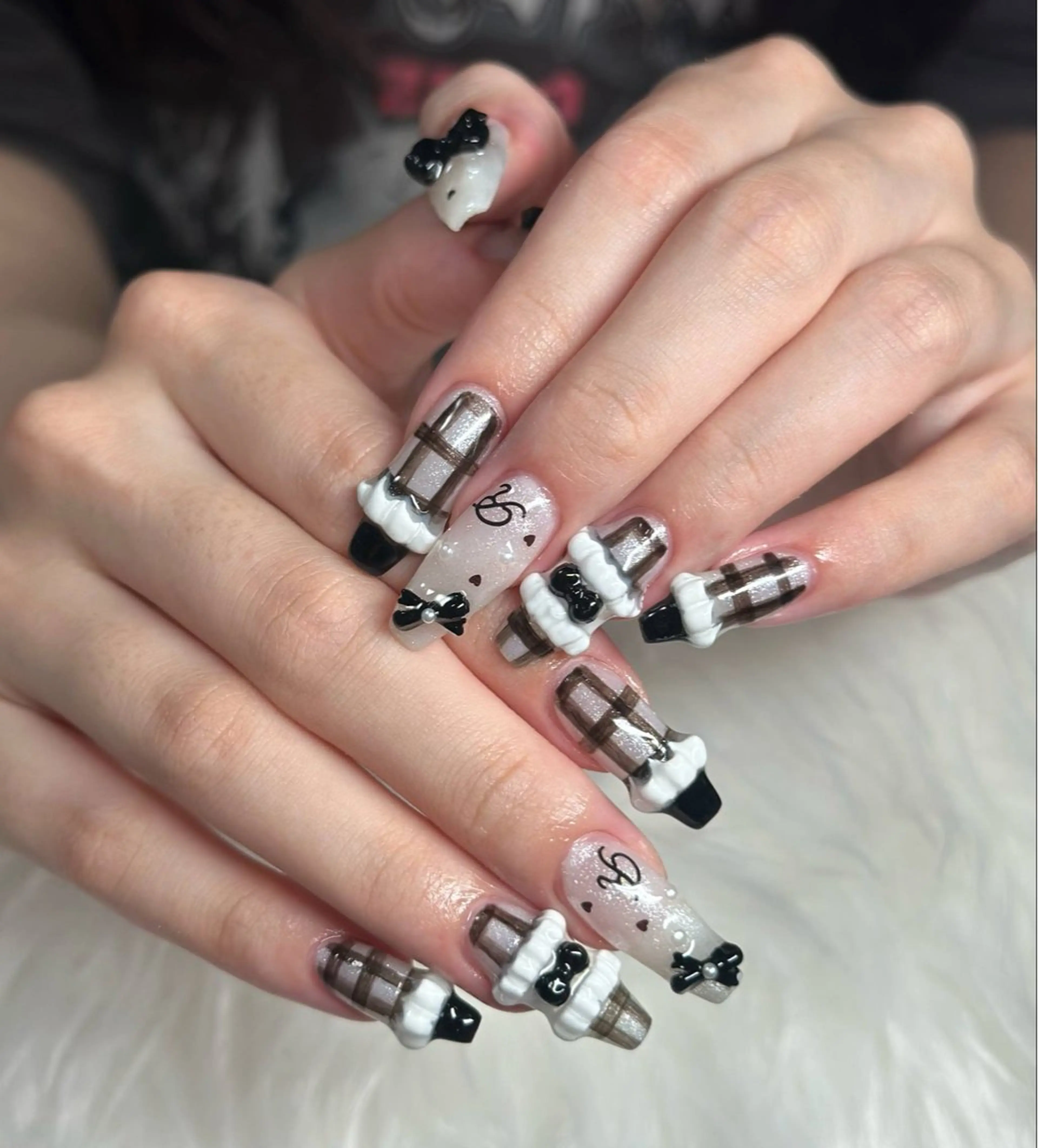 ネイル オーロラネイル フレンチネイル ジェルネイル ハロウィン キラキラネイル ハンドネイル H.baby Nail Salonのネイルデザイン