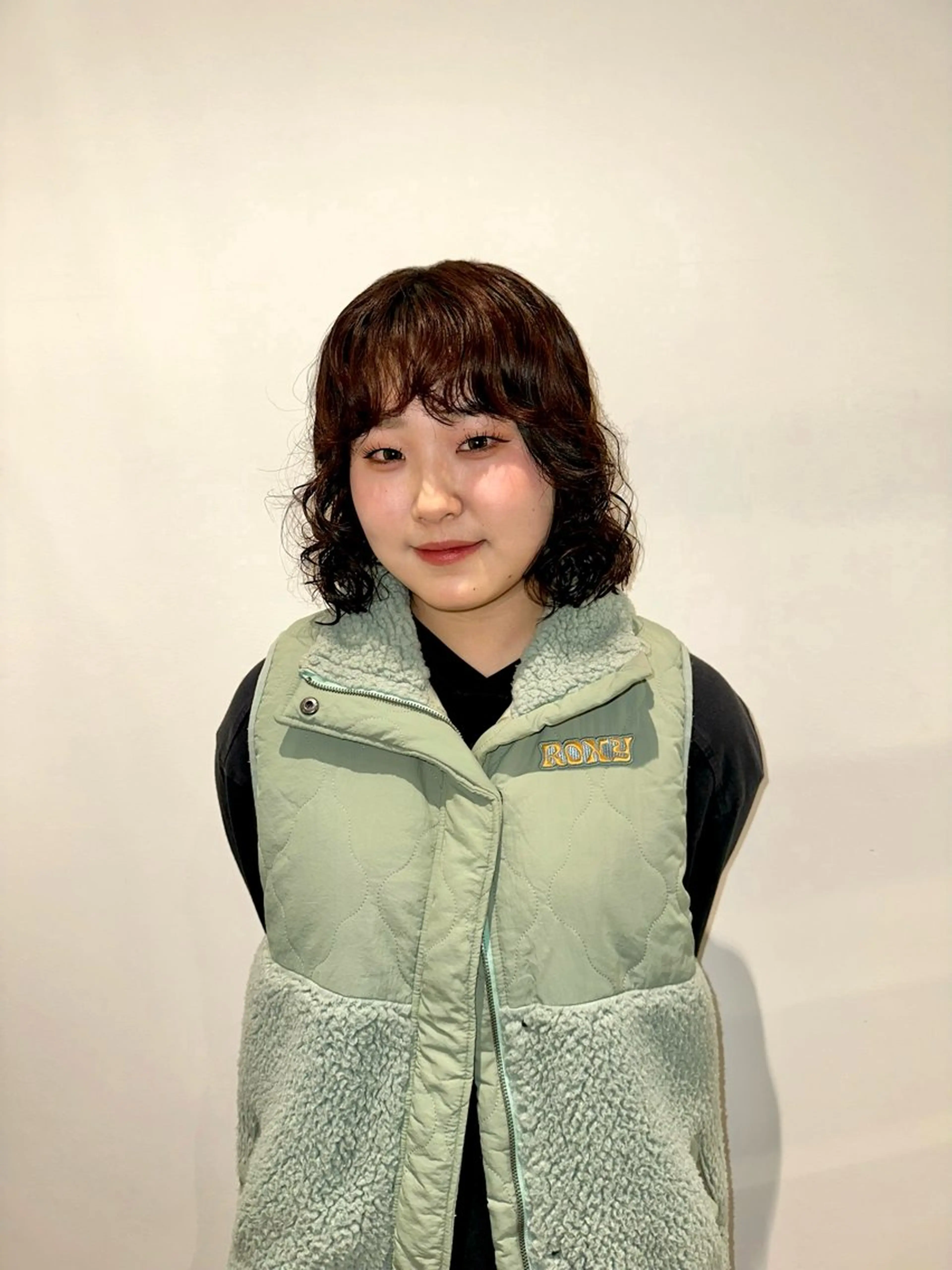 ミディアム カット パーマ 小寺 柚初のヘアスタイル