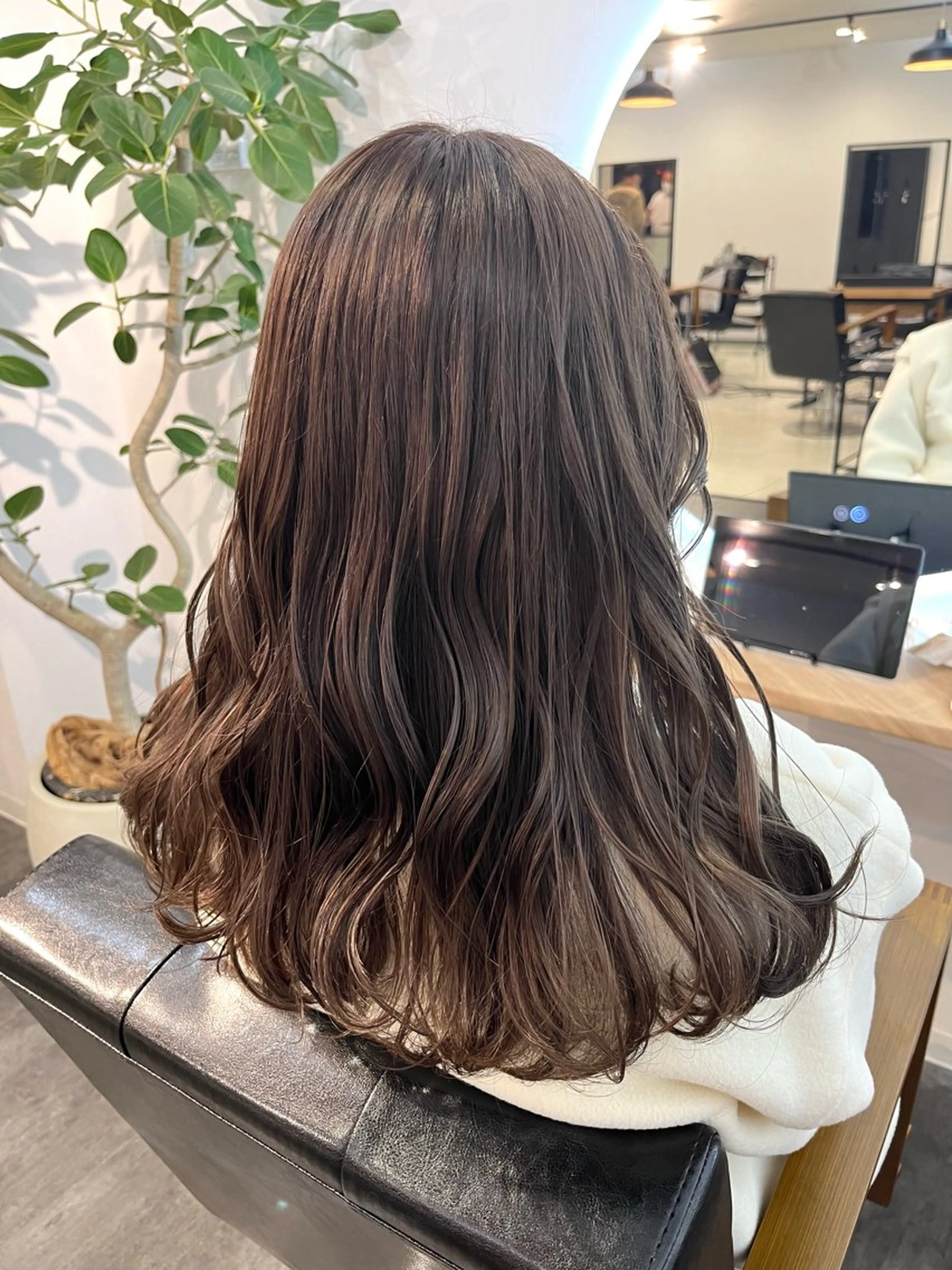 ロング カラー ヘアアレンジ ブリーチ グレージュ このか🕊️ベージュ /グレージュ/カットのヘアスタイル