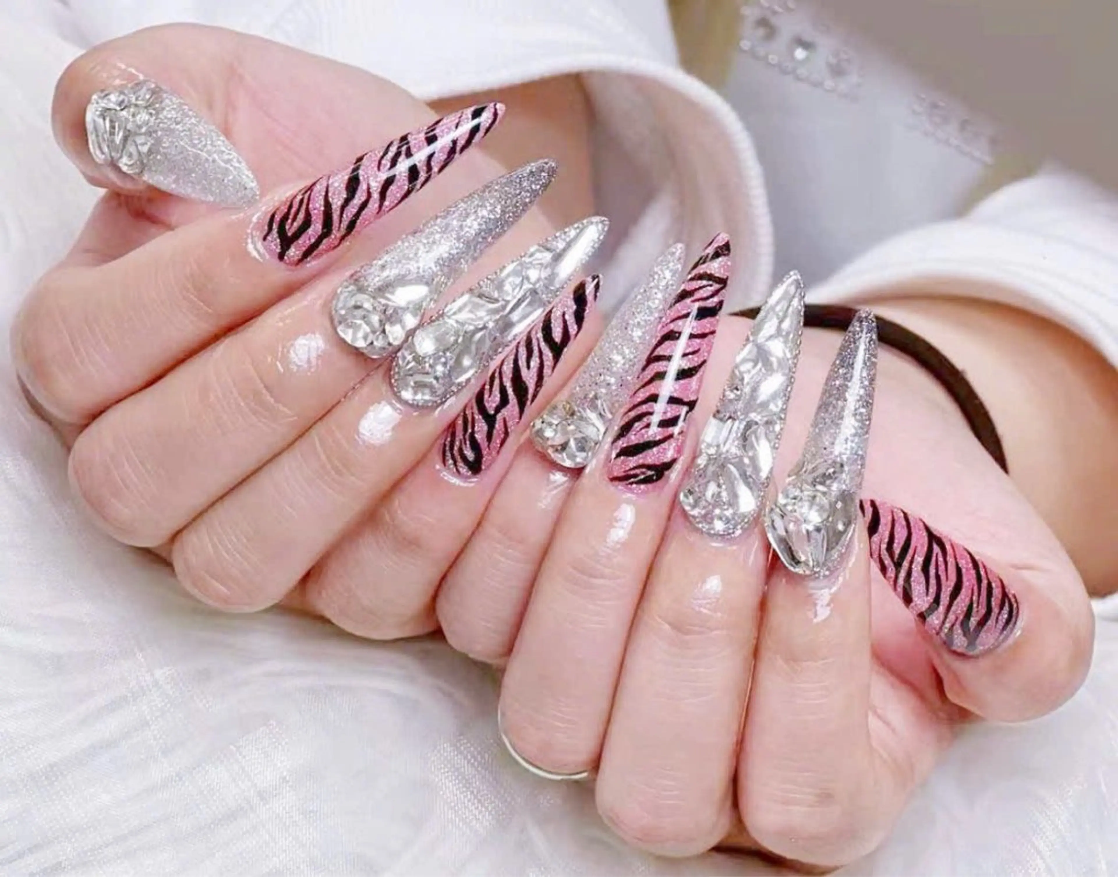 ネイル べっ甲ネイル チークネイル フラッシュネイル フレンチネイル グラデーション ハンドネイル Nguyen thi Linhのネイルデザイン