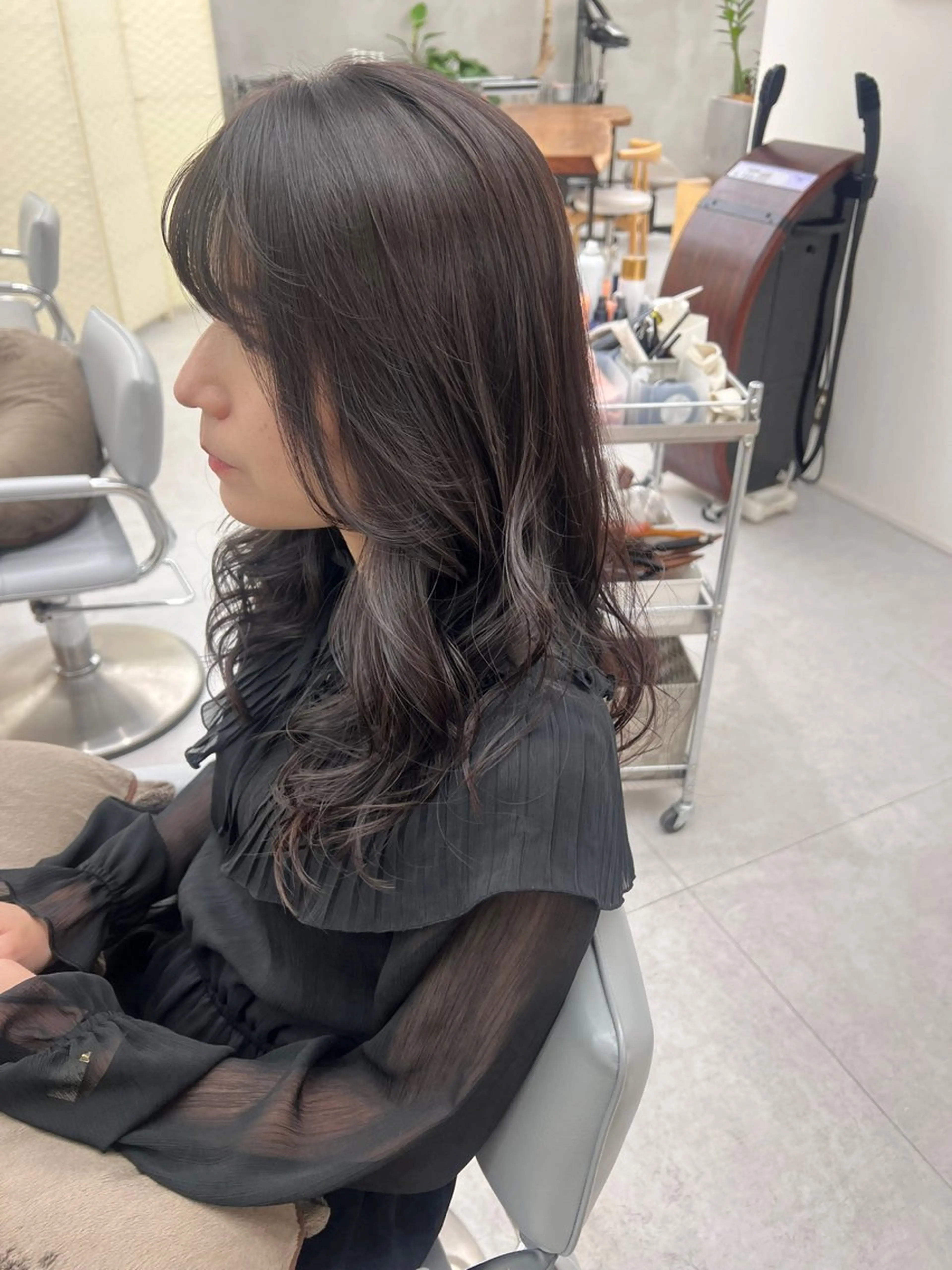 セミロング カラー 透明感カラー ラベンダーカラー ラベンダーグレー 顔周りカット レイヤーカット カット ヘアカラー トリートメント 【くせ毛さんのお悩み 解決🍀】栗橋のヘアスタイル
