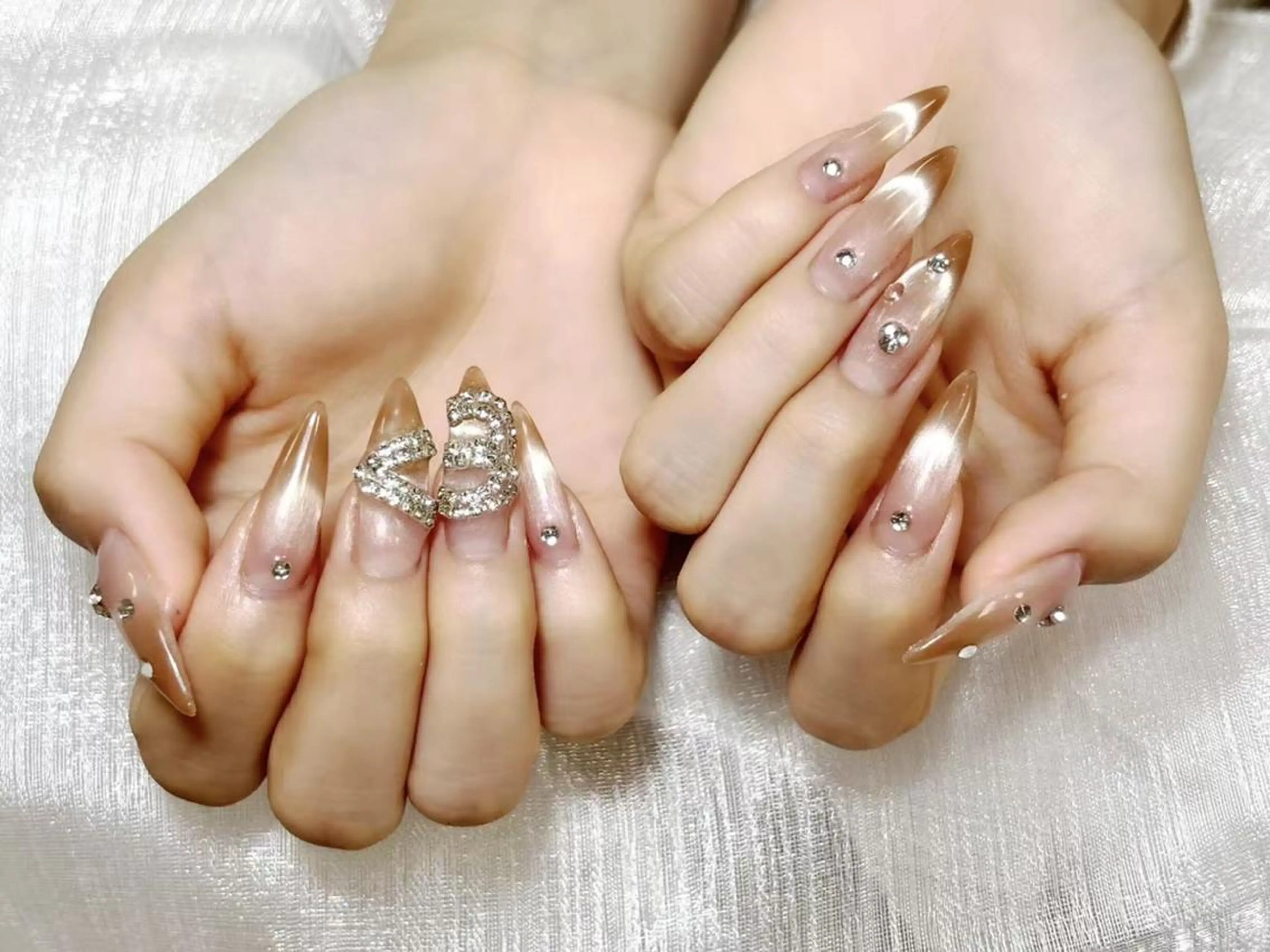 ネイル ガーリー キラキラネイル 韓国ネイル ロングネイル 持ち込み ハンドネイル ハンドケア The Nail💗 Ayaseのネイルデザイン