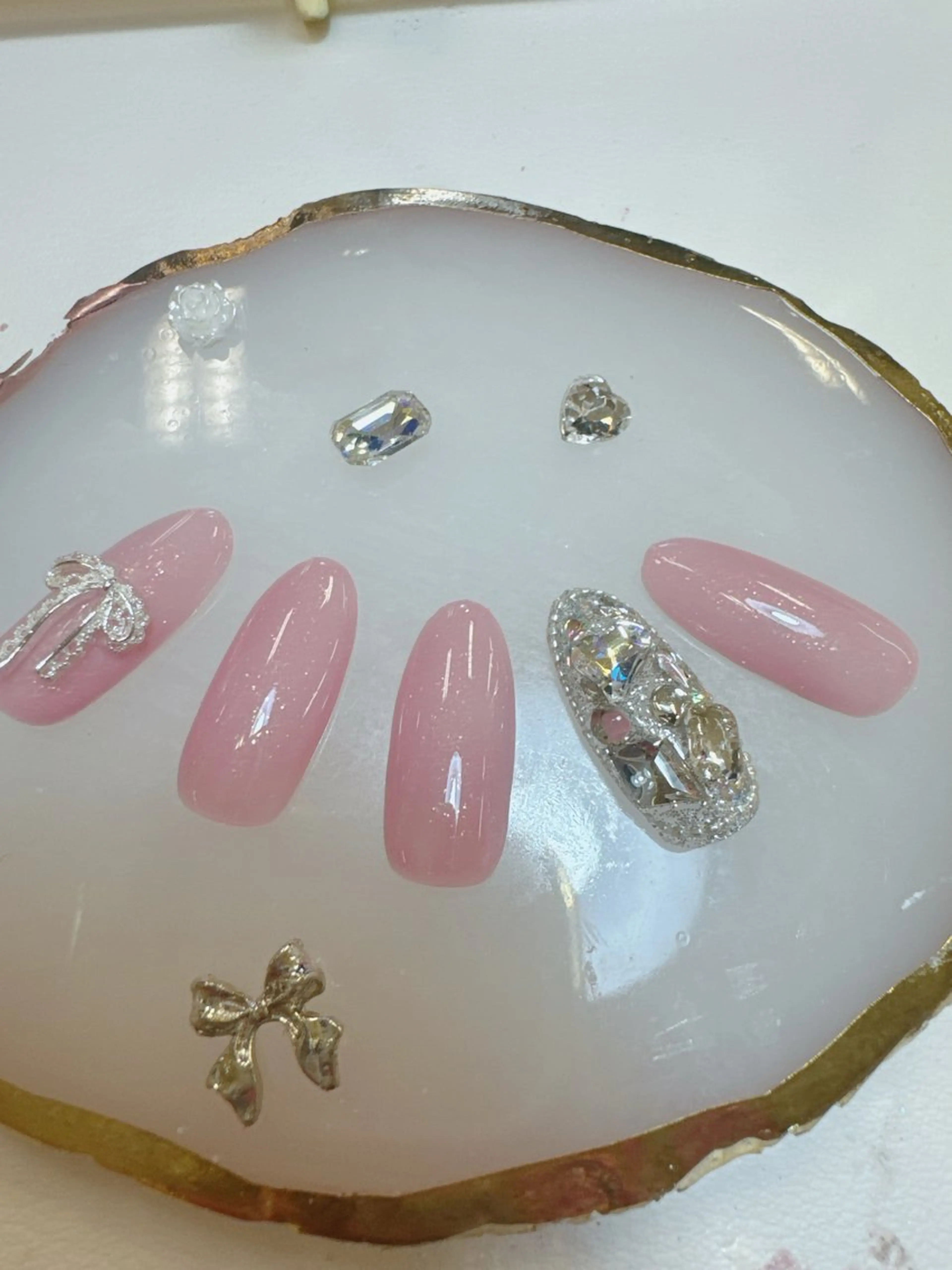 ネイル 成人式 長さ出し フレンチネイル ジェルネイル ガラスフレンチ ハンドネイル Queeens nailのネイルデザイン