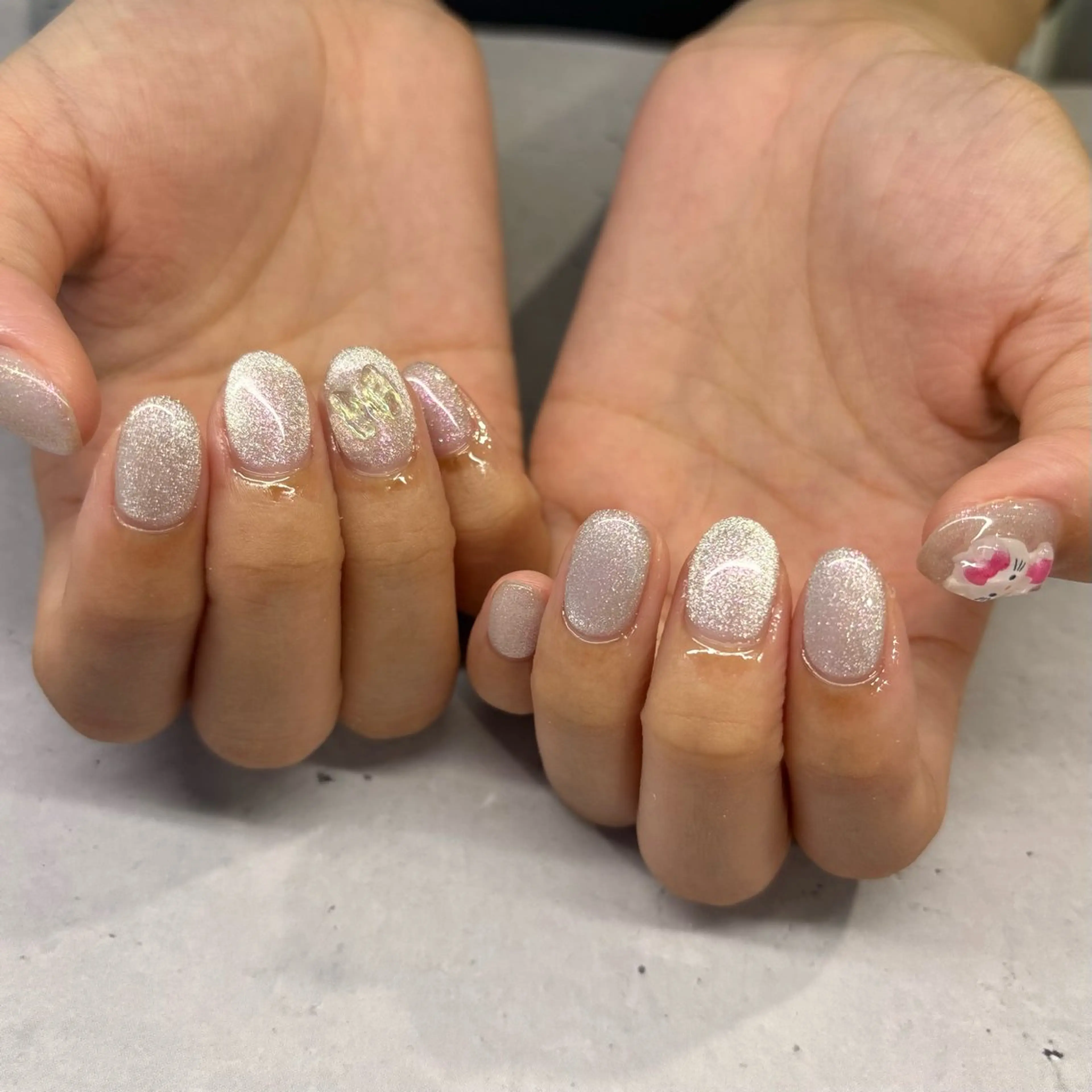 ネイル マグネットネイル ワンカラーネイル シルバー ハンドネイル 荒巻 めいのネイルデザイン